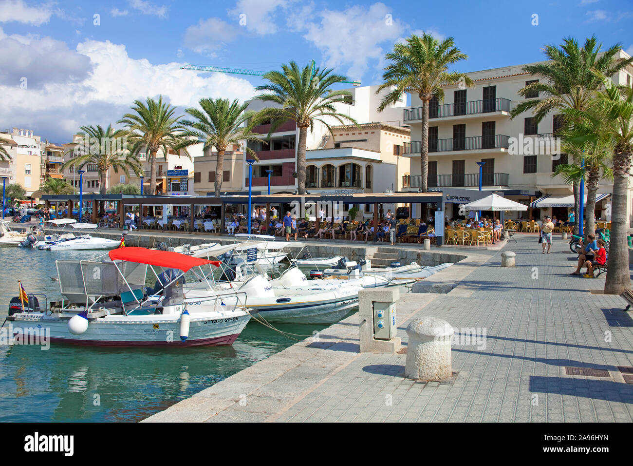 Promenade du port et de la jetée du port d'Andtratx, Andratx, Mallorca, Baleares, Espagne Banque D'Images