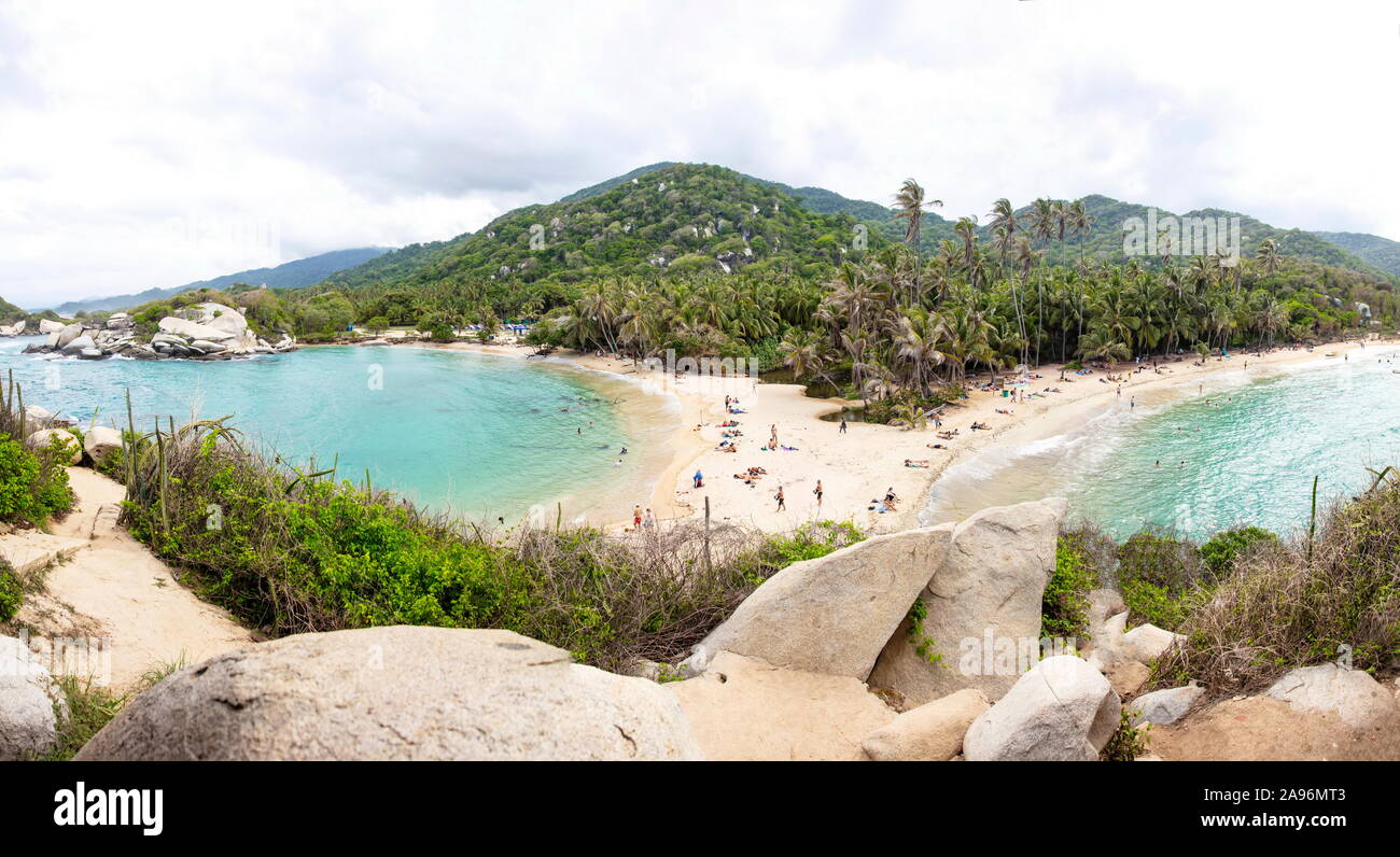 La Colombie, TAYRONA - Septembre 18, 2019 : personnes non identifiées à la plage en Colombie, de Tayrona. Parc national naturel de Tayrona est un des Caraïbes colombiennes's m Banque D'Images