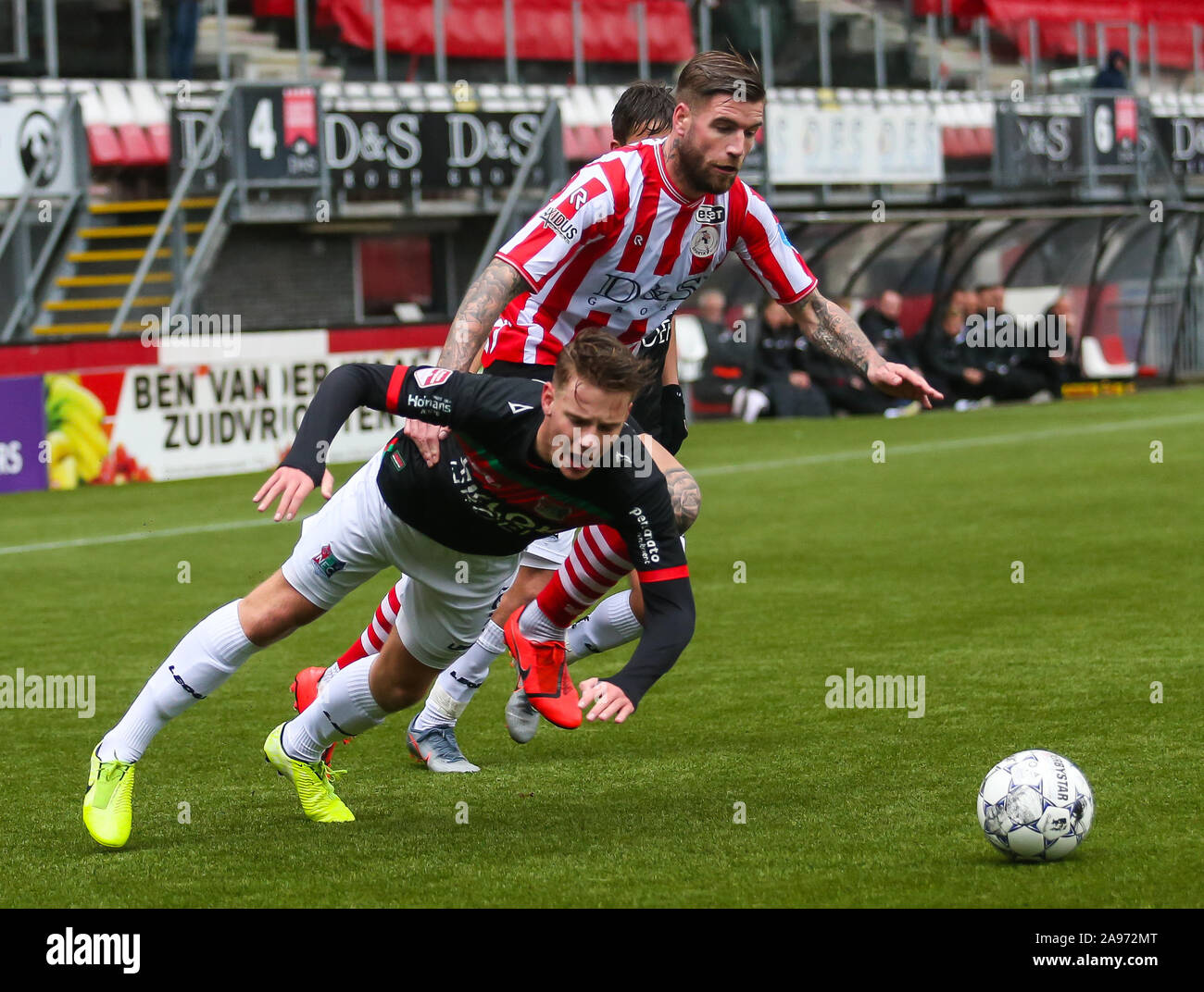 ROTTERDAM, 13-11-2019 , Stade het Kasteel . La pratique néerlandaise de football match entre Sparta Rotterdam et NEC Nimègue, Lars Veldwijk de Sparta Rotterdam, Bart van Rooij de NEC Nijmegen Banque D'Images