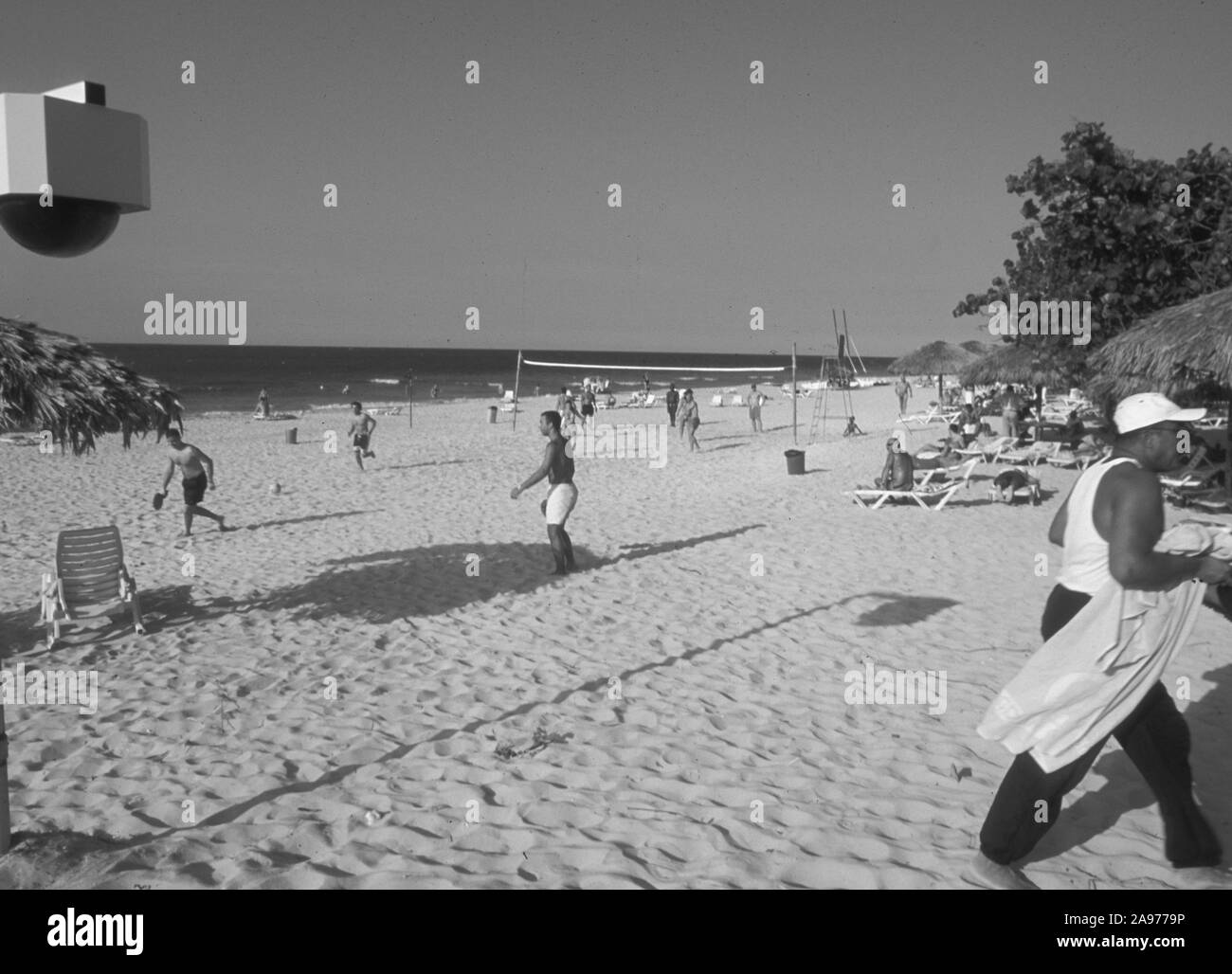 Big brother is watching you : Les plages touristiques cubaines sont surveillé par des caméras vidéo de sécurité. Banque D'Images