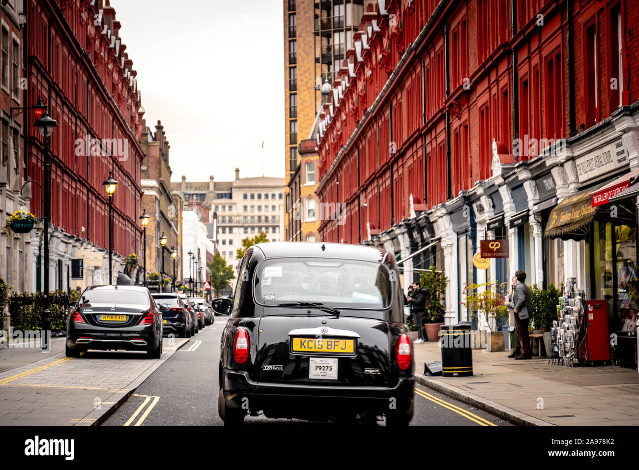 Chiltern Street dans le quartier de Marylebone de Londres ouest- une prime rue commerçante avec des boutiques de mode de luxe et de lieux de vie nocturne Banque D'Images