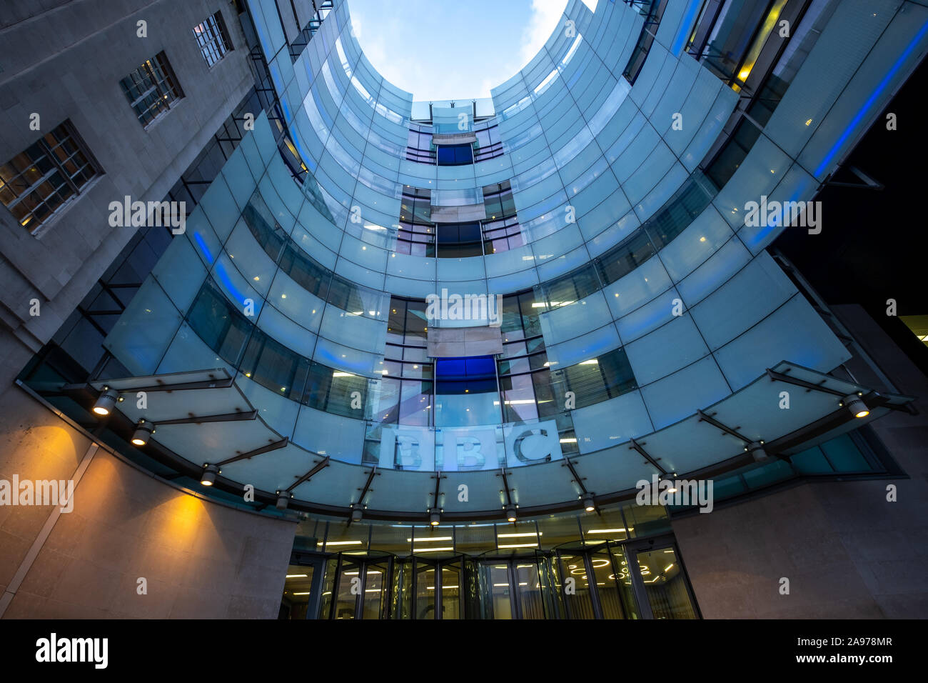 La BBC ou British Broadcasting Corporation siège sur Portland Place- un monde célèbre British radiodiffuseur de service public Banque D'Images