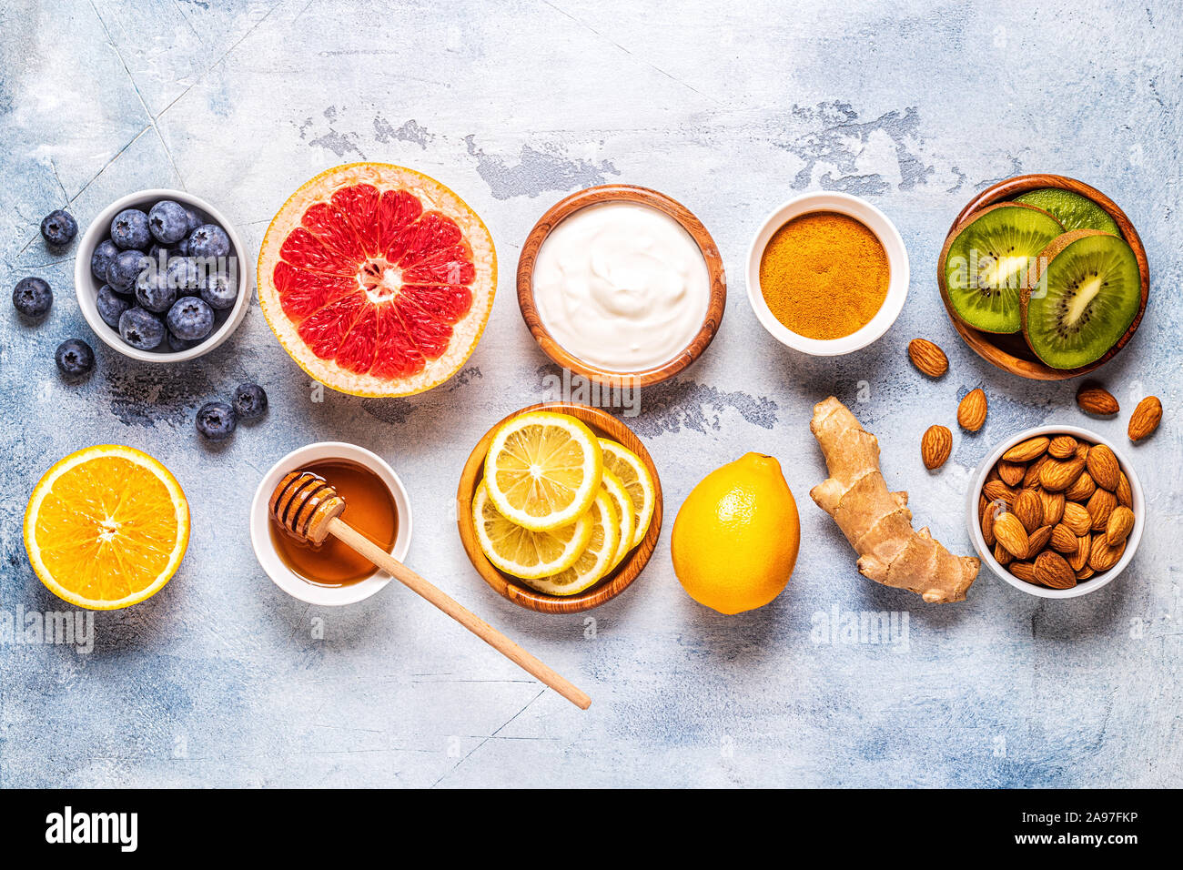 Les produits sains pour stimuler l'immunité et le rhume, vue d'en haut. Banque D'Images