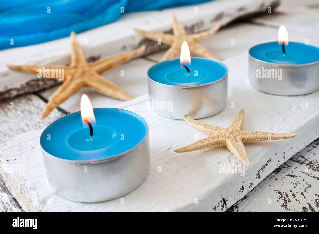Maritime de bien-être avec des bougies de décoration d'été Banque D'Images