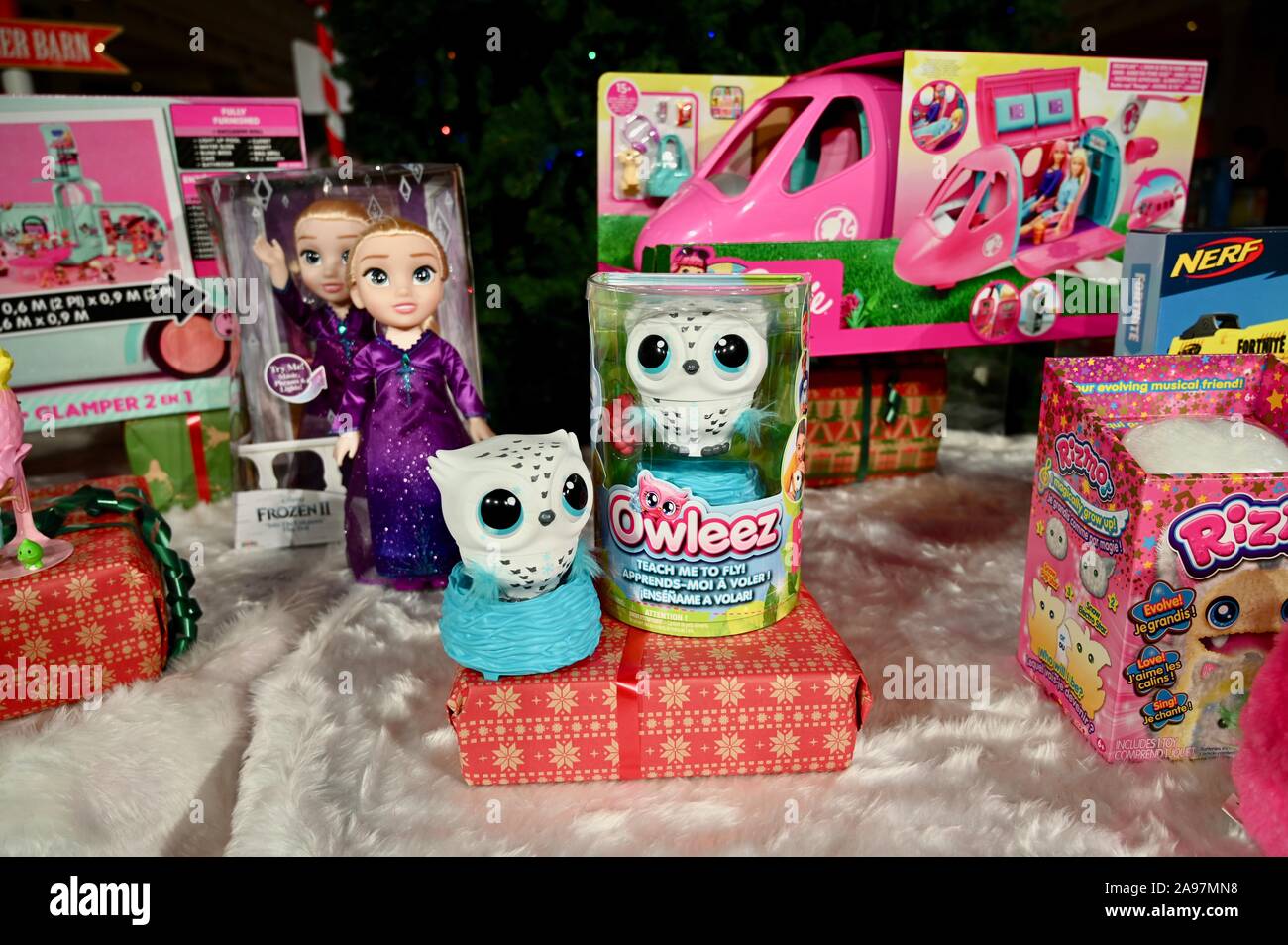 Owleez DreamToys Liste incluant et congelé 2 "Dans l'inconnu" Elsa poupée.  Le Top 12 des jouets pour Noël ont été dévoilés au DreamToys 2019 par le  jouet's Association, Londres. UK Photo Stock - Alamy