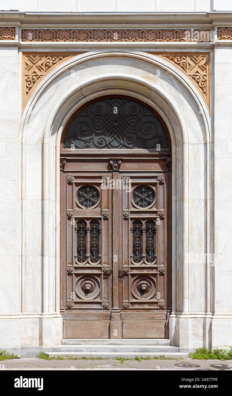 Entrée élégante de l'assomption de Marie church à Celje, Slovénie Banque D'Images