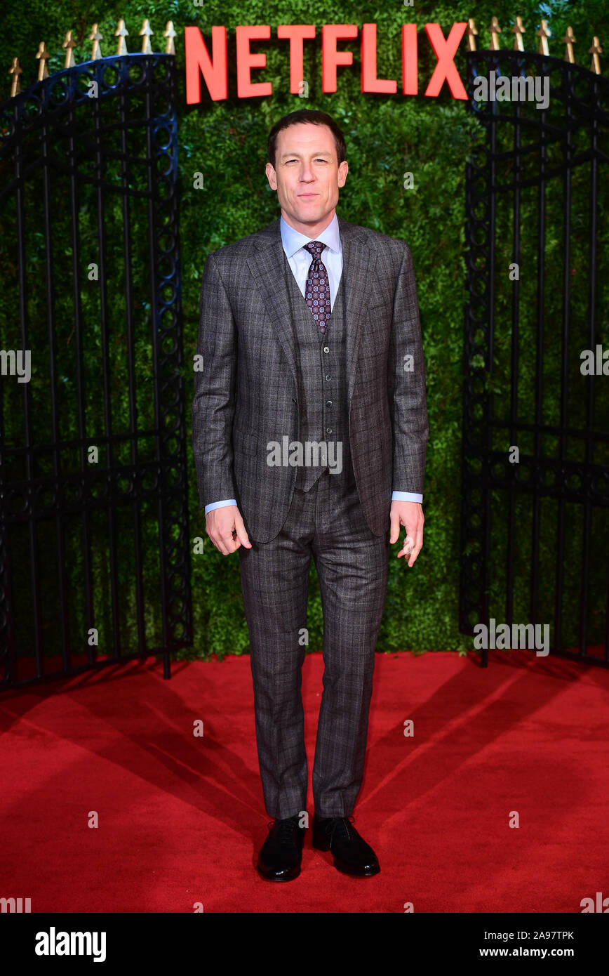 Tobias Menzies arrivant pour la saison de la Couronne Trois Premiere tenue au Curzon Mayfair, Londres. Banque D'Images