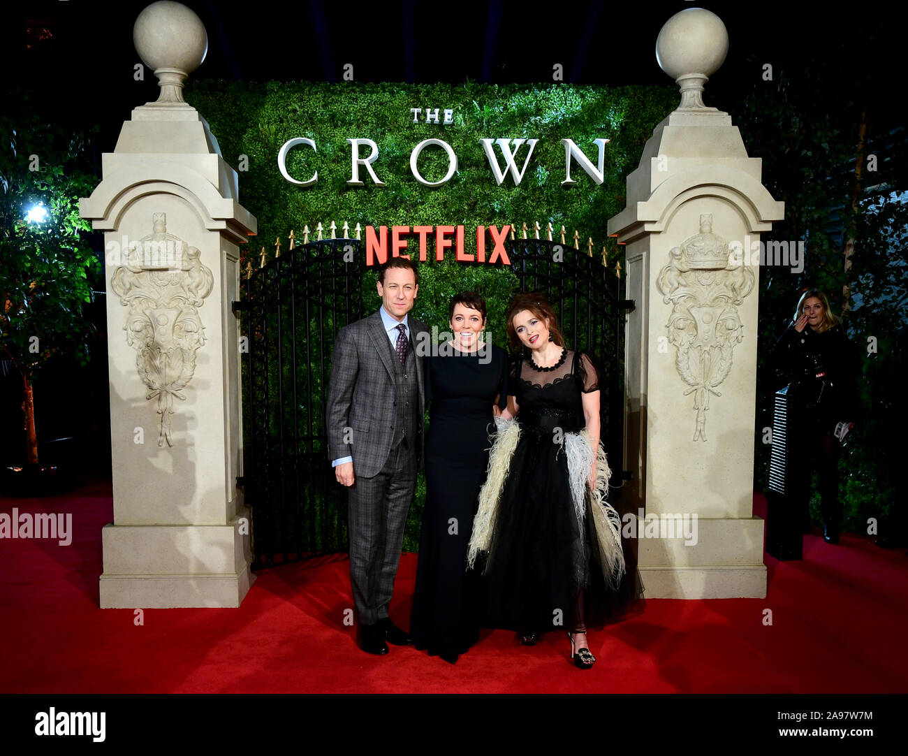 Tobias Menzies, Olivia Colman et Helena Bonham Carter qui arrivent pour la saison de la Couronne Trois Premiere tenue au Curzon Mayfair, Londres. Banque D'Images