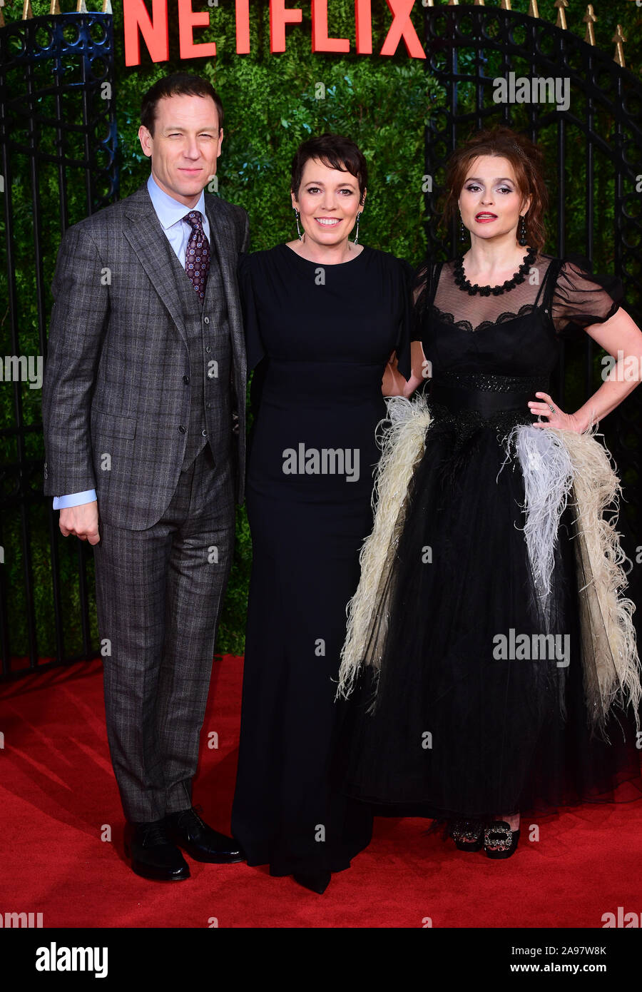 Tobias Menzies, Olivia Colman et Helena Bonham Carter qui arrivent pour la saison de la Couronne Trois Premiere tenue au Curzon Mayfair, Londres. Banque D'Images