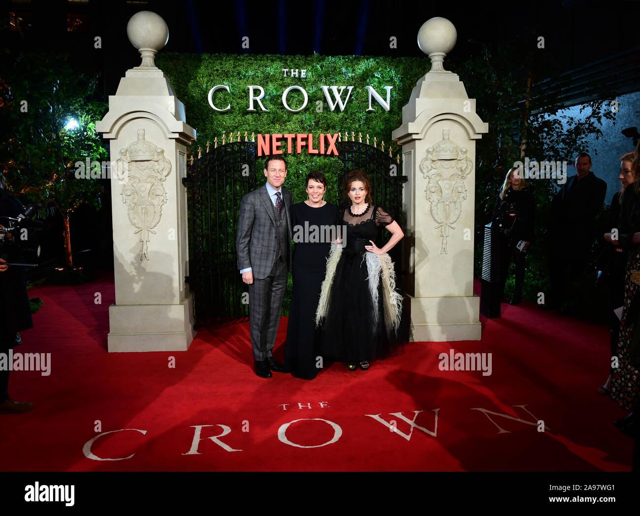 Tobias Menzies, Olivia Colman et Helena Bonham Carter qui arrivent pour la saison de la Couronne Trois Premiere tenue au Curzon Mayfair, Londres. Banque D'Images