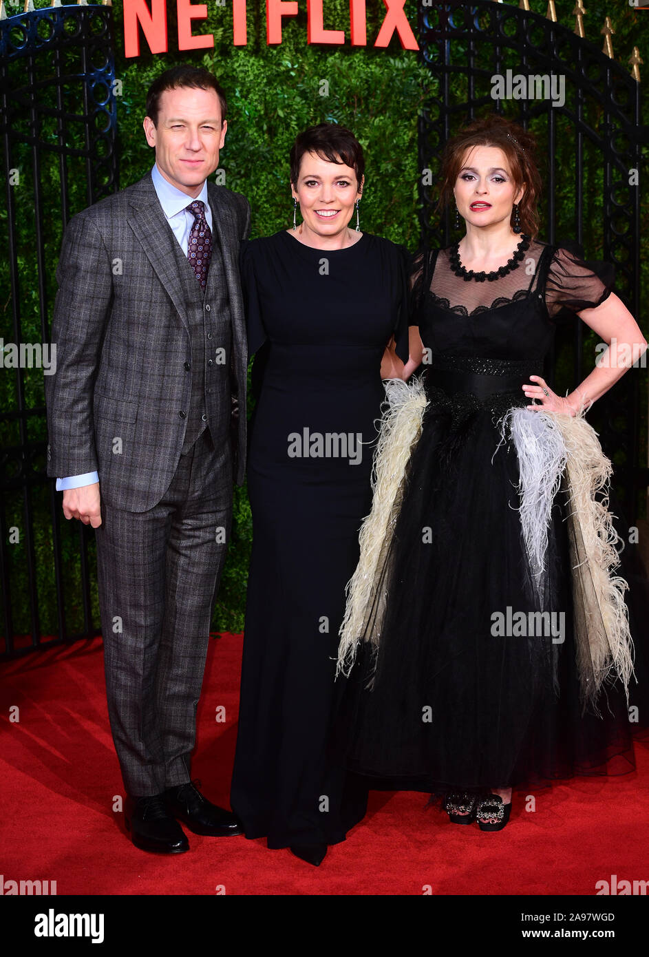 Tobias Menzies, Olivia Colman et Helena Bonham Carter qui arrivent pour la saison de la Couronne Trois Premiere tenue au Curzon Mayfair, Londres. Banque D'Images