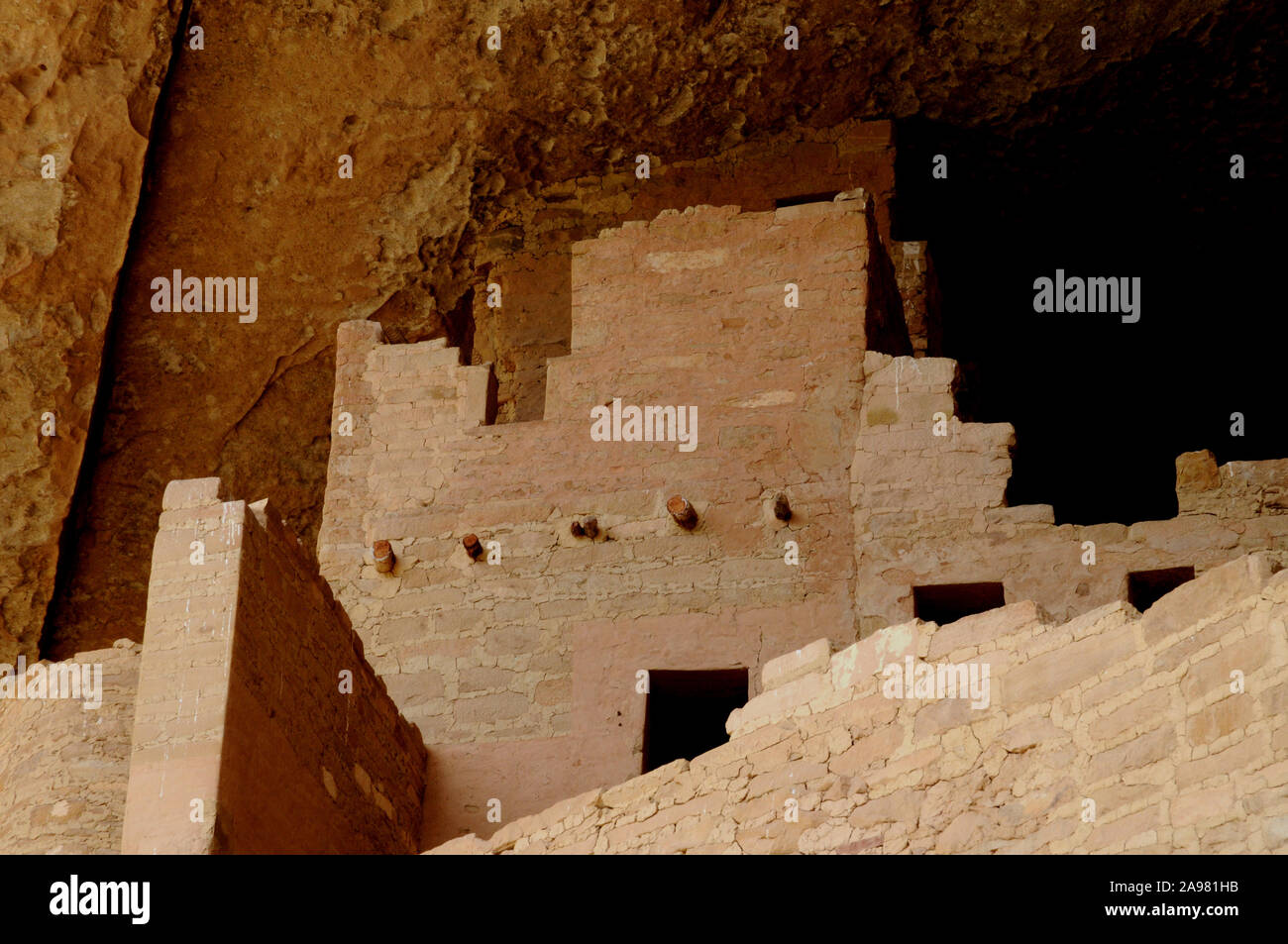 Vues de la falaise Palace pueblo logements à Mesa Verde National Park, Colorado USA. Les ruines peuvent être visités à proximité jusqu'à l'aide d'un ranger du parc tête tour. Banque D'Images