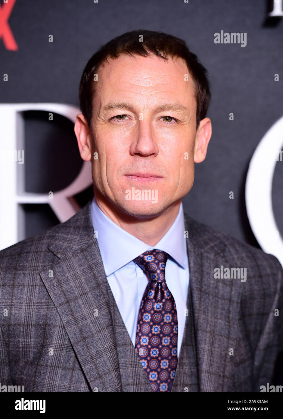 Tobias Menzies arrivant pour la saison de la Couronne Trois Premiere tenue au Curzon Mayfair, Londres. Banque D'Images