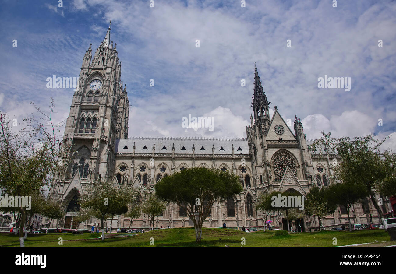 La basilique du Vœu National (Basílica del Voto Nacional), Quito, Équateur Banque D'Images