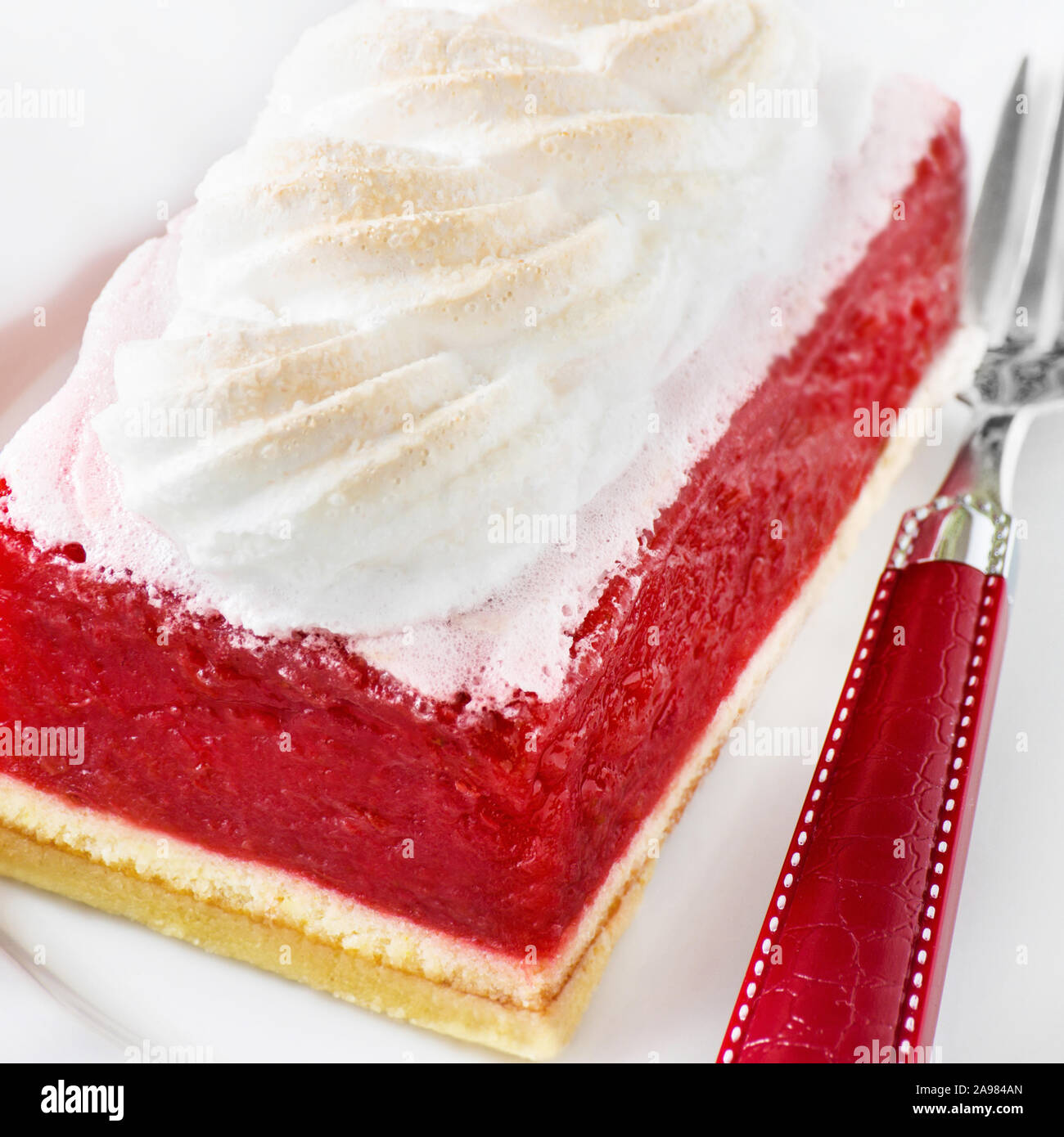 Gâteau à la rhubarbe avec garniture meringue Banque D'Images