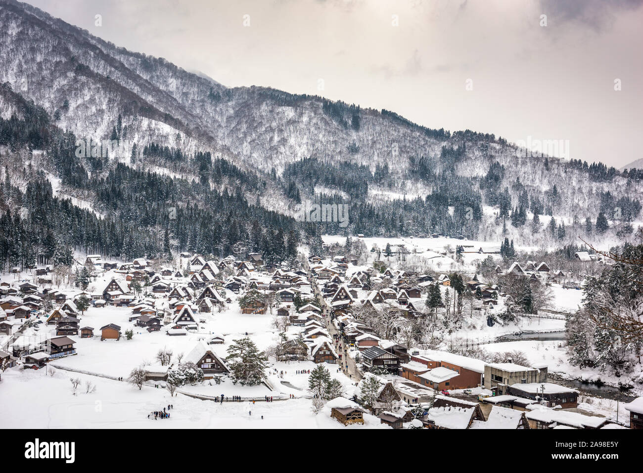 Shirakawago Gifu, Japon, village historique en hiver. Banque D'Images