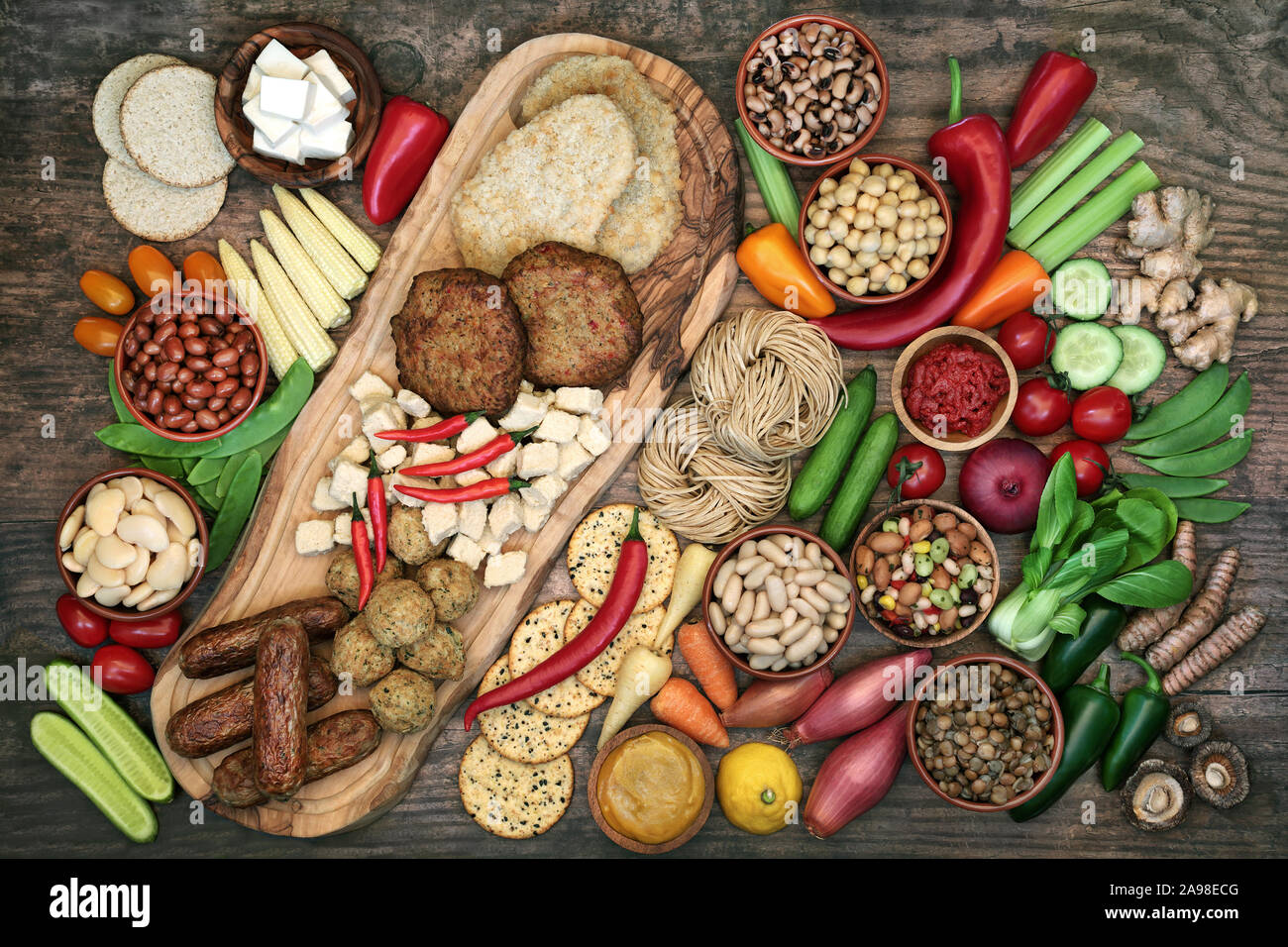 Pour manger la nourriture végétalienne éthique & bonne santé avec quorn substituts riches en protéines avec des fruits, légumes et produits céréaliers. Banque D'Images