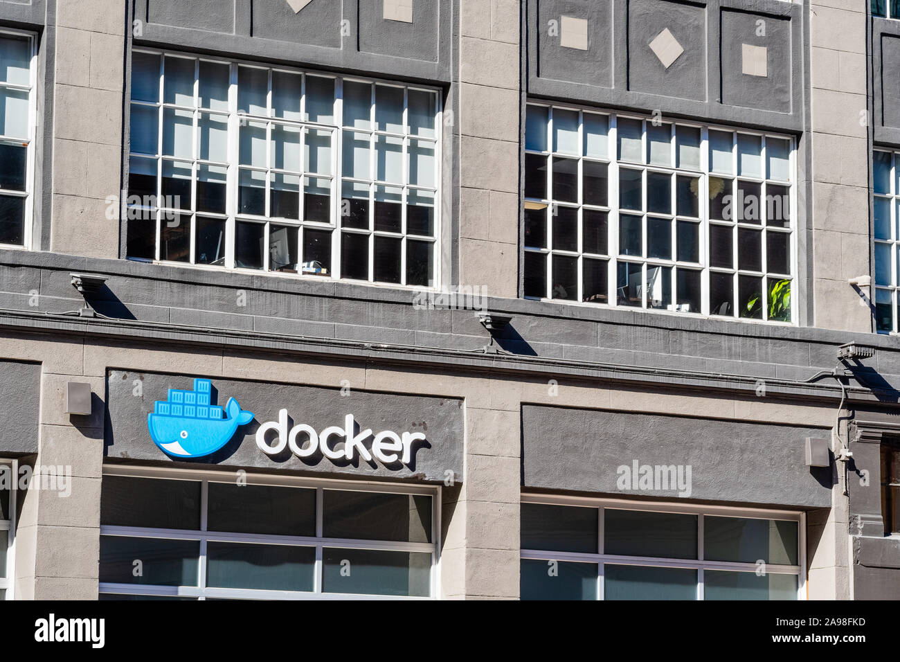 Nov 2, 2019 San Francisco / CA / USA - Docker, Inc siège, l'entreprise derrière le développement de Docker, un projet open-source qui automatise la d Banque D'Images