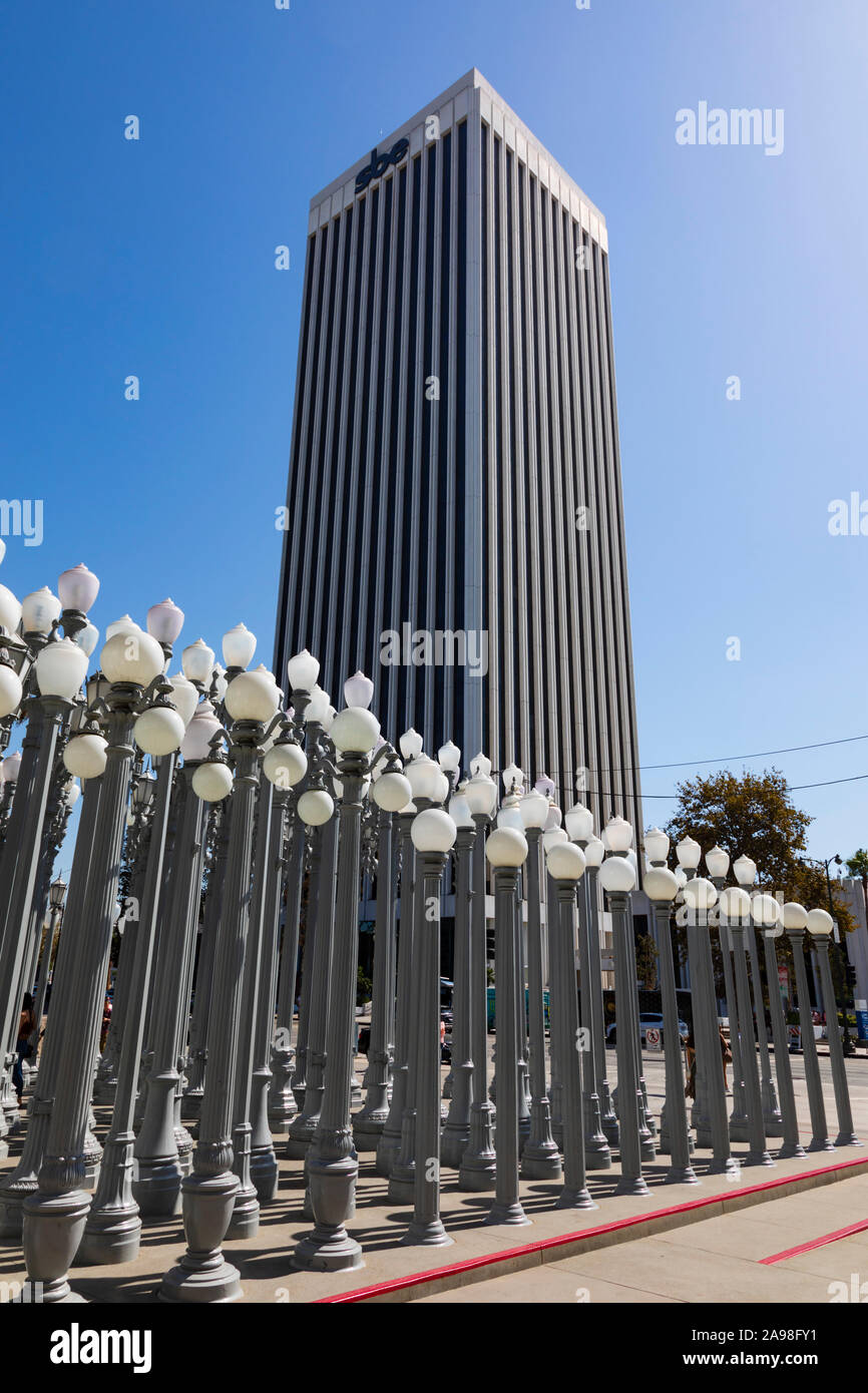 "Lumière urbaine" installation d'art public au LACMA, Wilshire Boulevard, Los Angeles, Californie, États-Unis d'Amérique. USA Banque D'Images