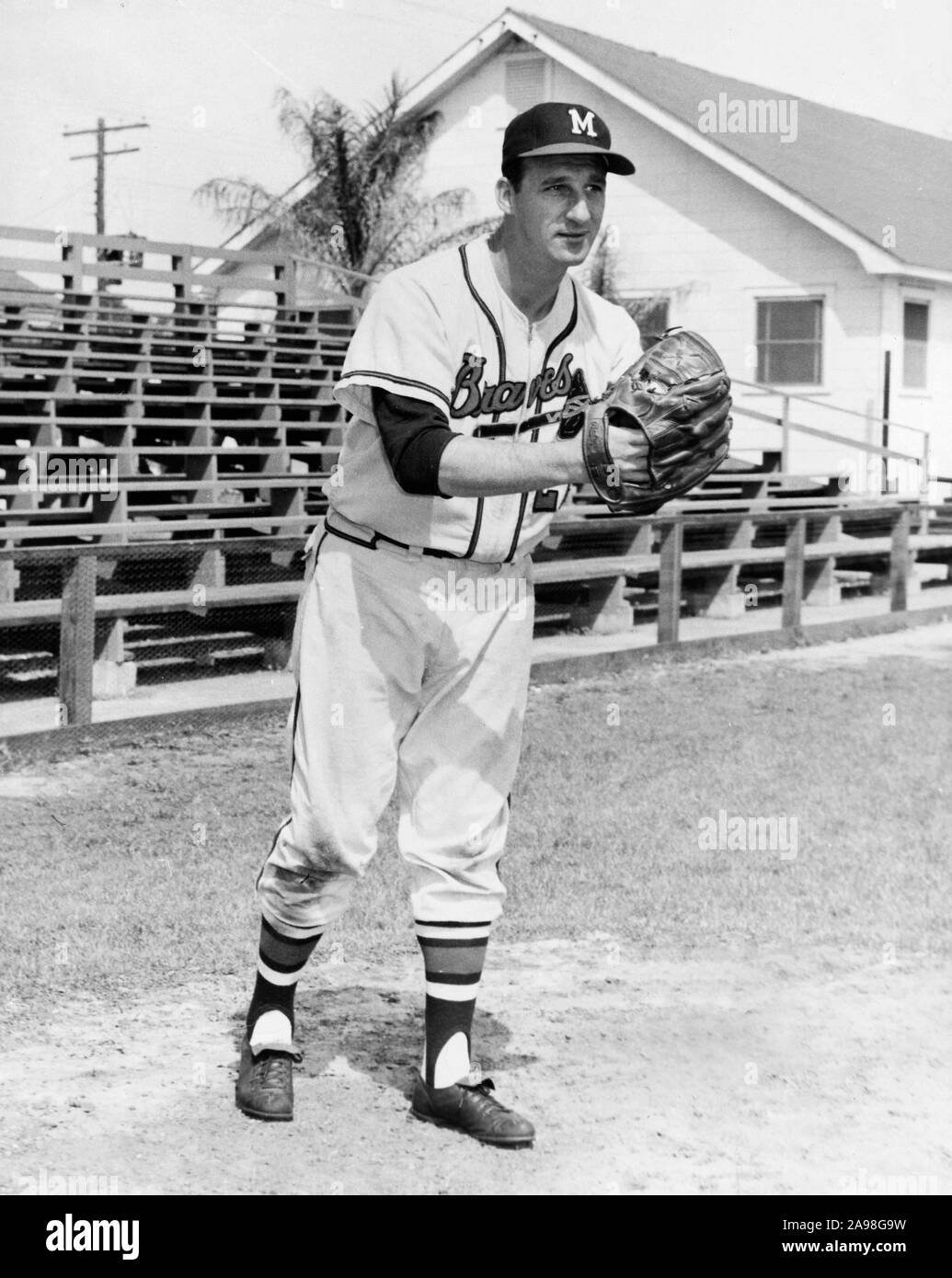 Vintage noir et blanc photo de joueur de baseball Hall of Fame Warren Spahn avec les Milwaukee Braves vers 1960. Banque D'Images