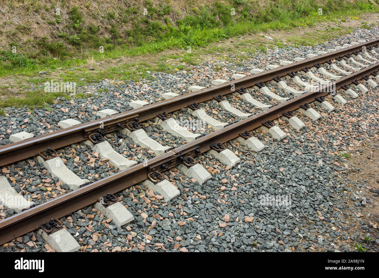Chemin de fer à voie étroite. Une largeur de voie de 750 millimètres.  Traverses en Béton Photo Stock - Alamy