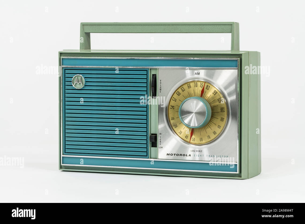 Los Angeles, Californie, USA - 12 novembre 2019 : rédaction d'illustration photographie de vintage transistor radio portable Motorola. Banque D'Images