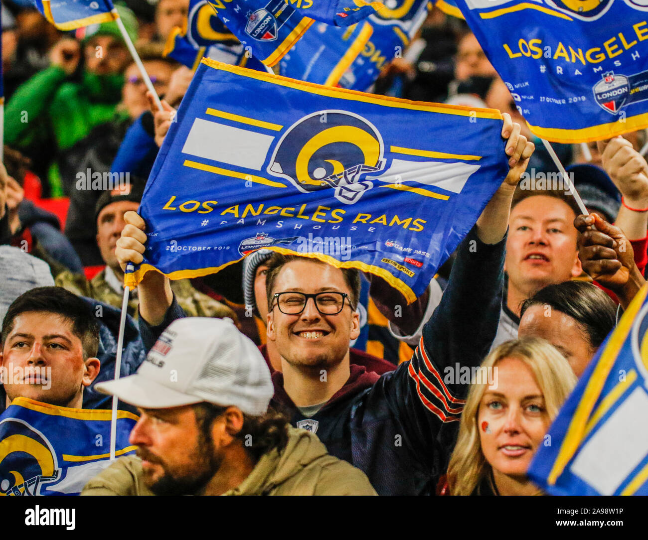 27 octobre 2019 Londres Royaume-uni Las Angeles Rams célébration du ventilateur pendant le match de la NFL entre les Bengals de Cincinnati et les Rams de Los Angeles le 27 octobre 2019 au Stade de Wembley, Londres, Angleterre. Banque D'Images