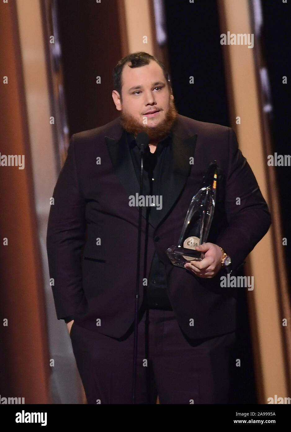 14 novembre 2035, Nashville, TN, USA : 13 novembre 2019 - Nashville, Tennessee - Luke Combs. La 51e édition des CMA Awards, la plus grande soirée de musique country, s'est tenue à Bridgestone Arena. Crédit photo : Laura Farr/AdMedia Banque D'Images