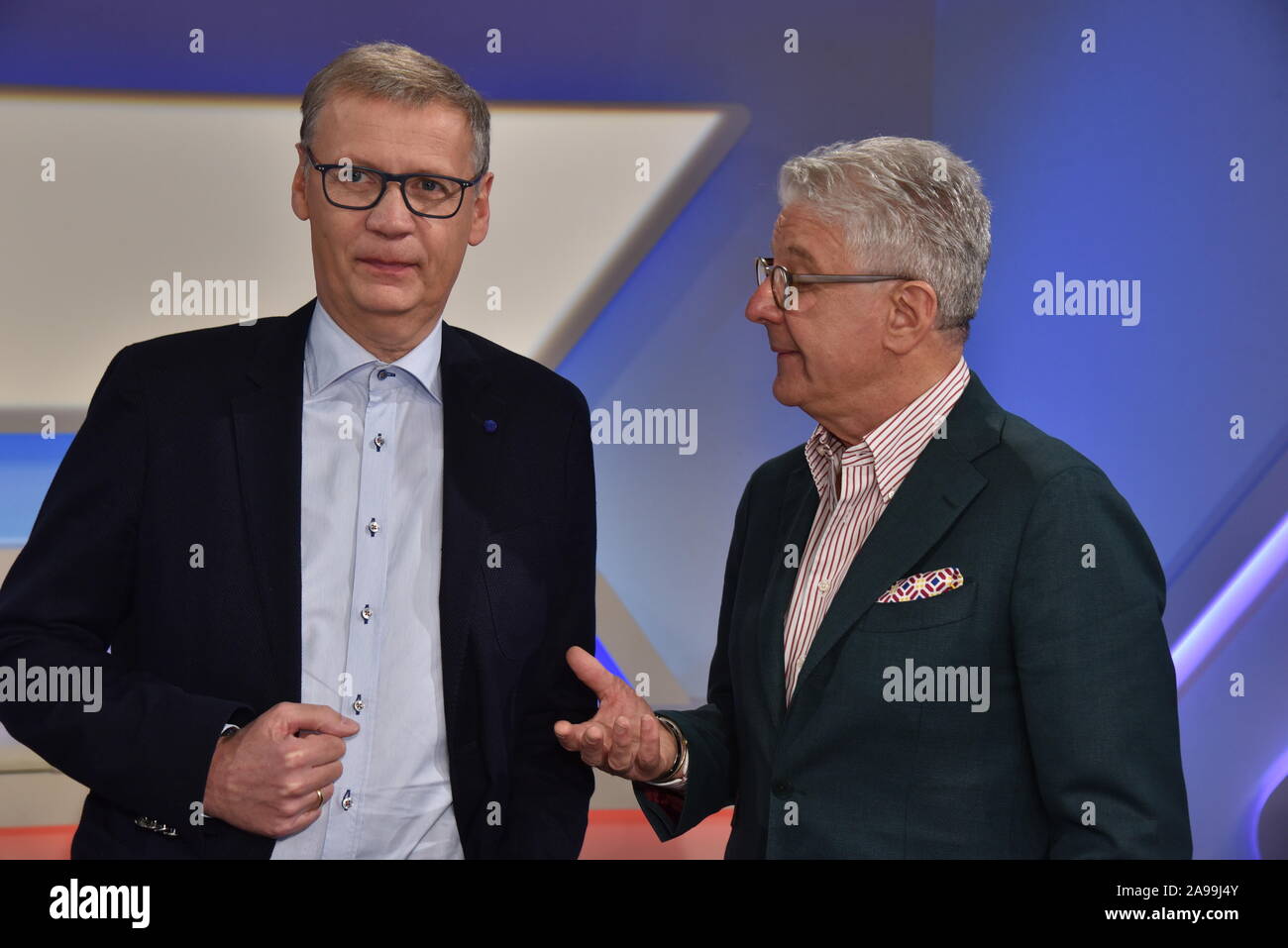 Cologne, Allemagne. 13 Nov, 2019. Les présentateurs Günther Jauch, l-r, et Marcel Reif sont les invités de l'ARD talk show ' Maischberger . La semaine : Horst Galuschka de crédit '/dpa/Horst Galuschka dpa/Alamy Live News Banque D'Images