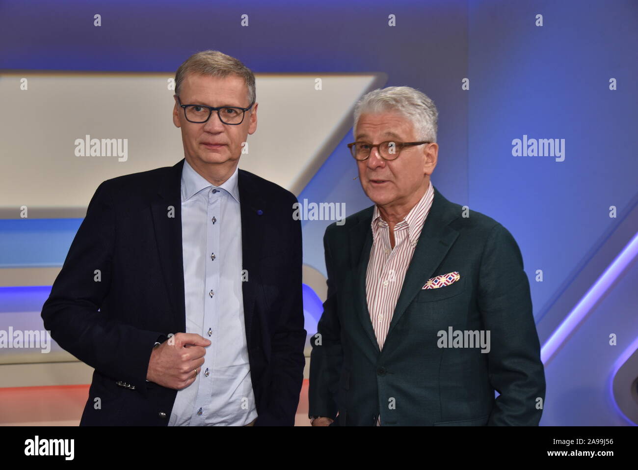 Cologne, Allemagne. 13 Nov, 2019. Les présentateurs Günther Jauch, l-r, et Marcel Reif sont les invités de l'ARD talk show ' Maischberger . La semaine : Horst Galuschka de crédit '/dpa/Horst Galuschka dpa/Alamy Live News Banque D'Images