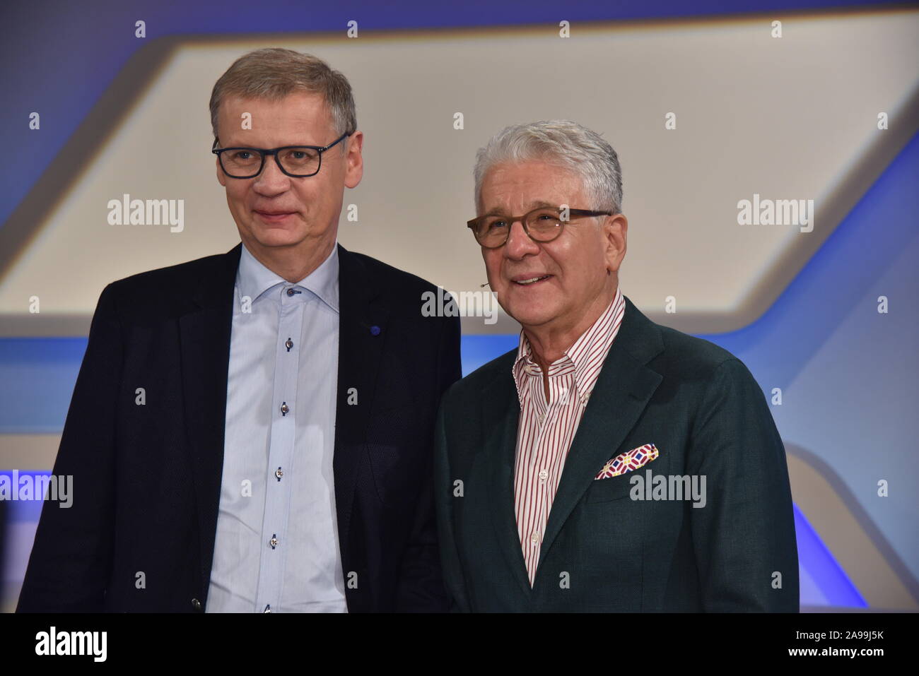 Cologne, Allemagne. 13 Nov, 2019. Les présentateurs Günther Jauch, l-r, et Marcel Reif sont les invités de l'ARD talk show ' Maischberger . La semaine : Horst Galuschka de crédit '/dpa/Horst Galuschka dpa/Alamy Live News Banque D'Images