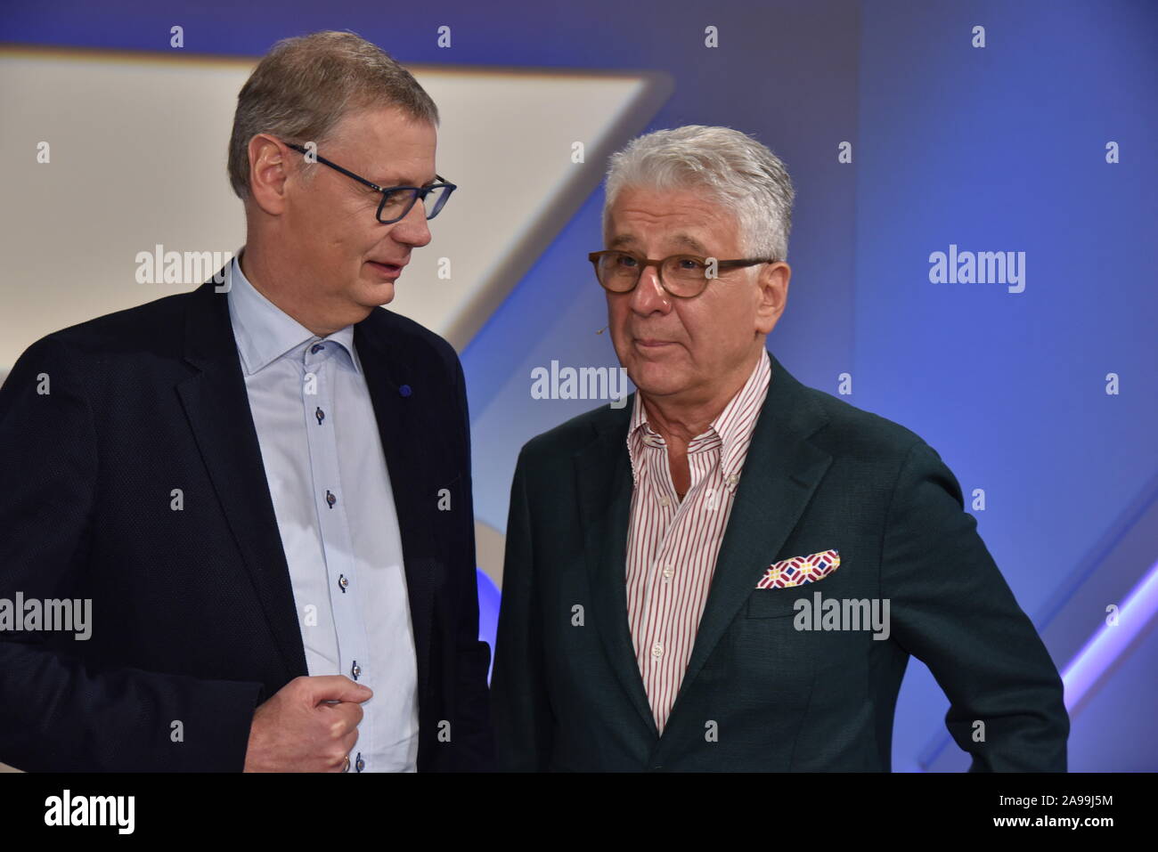 Cologne, Allemagne. 13 Nov, 2019. Les présentateurs Günther Jauch, l-r, et Marcel Reif sont les invités de l'ARD talk show ' Maischberger . La semaine : Horst Galuschka de crédit '/dpa/Horst Galuschka dpa/Alamy Live News Banque D'Images