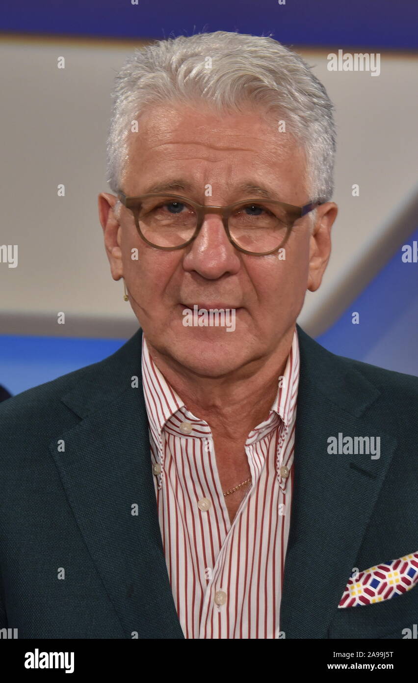 Cologne, Allemagne. 13 Nov, 2019. Le commentateur sportif Marcel Reif invité sur l'ARD talk show ' Maischberger . La semaine : Horst Galuschka de crédit '/dpa/Horst Galuschka dpa/Alamy Live News Banque D'Images