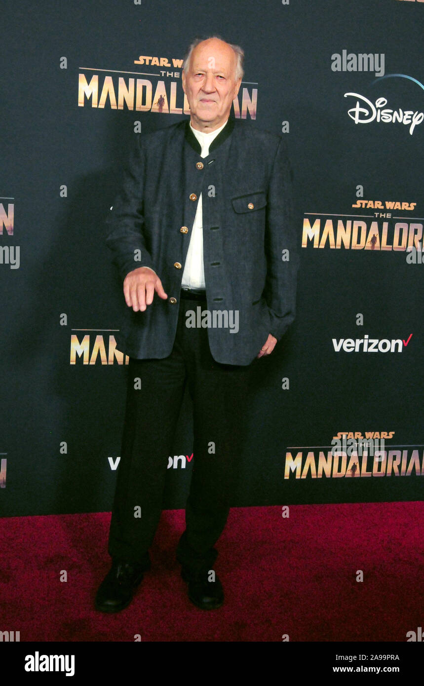 Hollywood, Californie, USA 13 novembre 2019 Réalisateur Werner Herzog assiste à Lucasfilms 'guerre des étoiles' Mandalorian La premiere le 13 novembre 2019 à El Capitan Theatre à Hollywood, Californie, USA. Photo de Barry King/Alamy Live News Banque D'Images