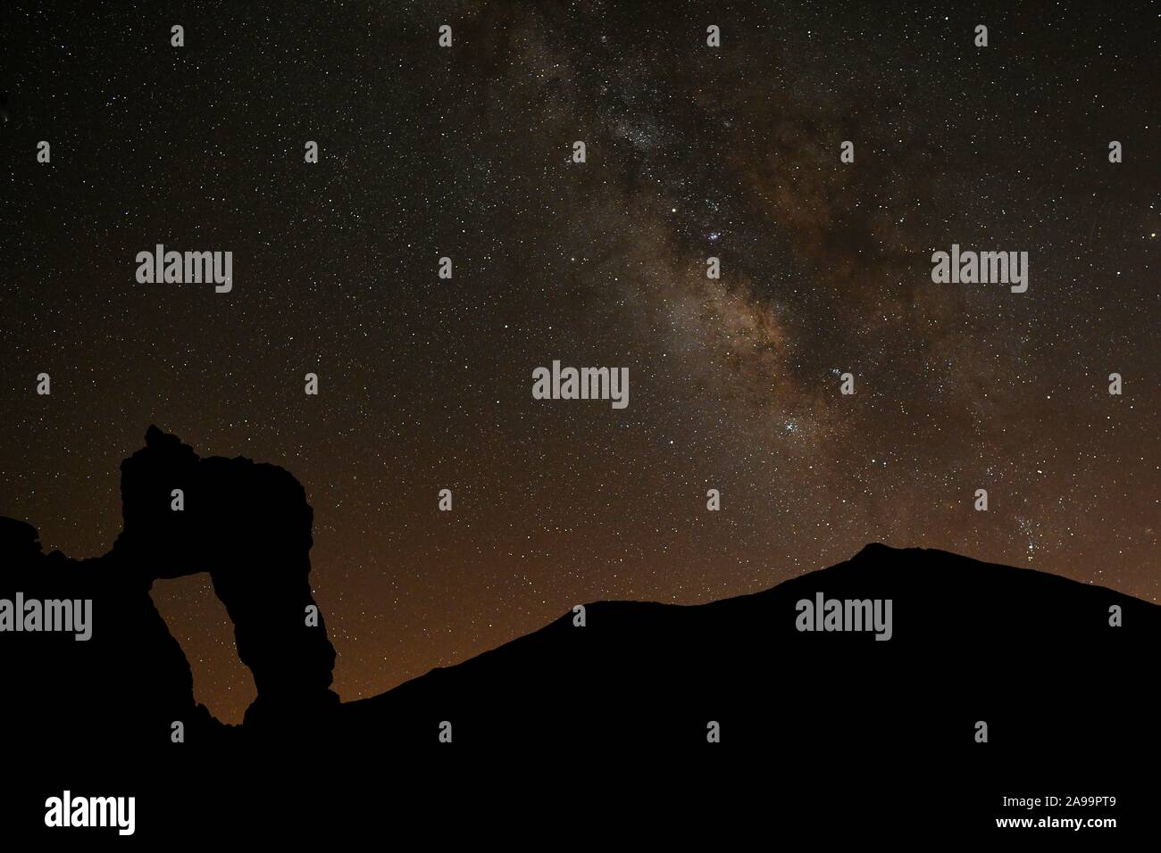 Schwaiger schuhe de La Reina, l'imprimeur de la chaussure et Pico del Teide avec ciel étoilé, Milky Way, nouvelle lune la nuit Photo, Las Canadas, le Parc National du Teide Banque D'Images
