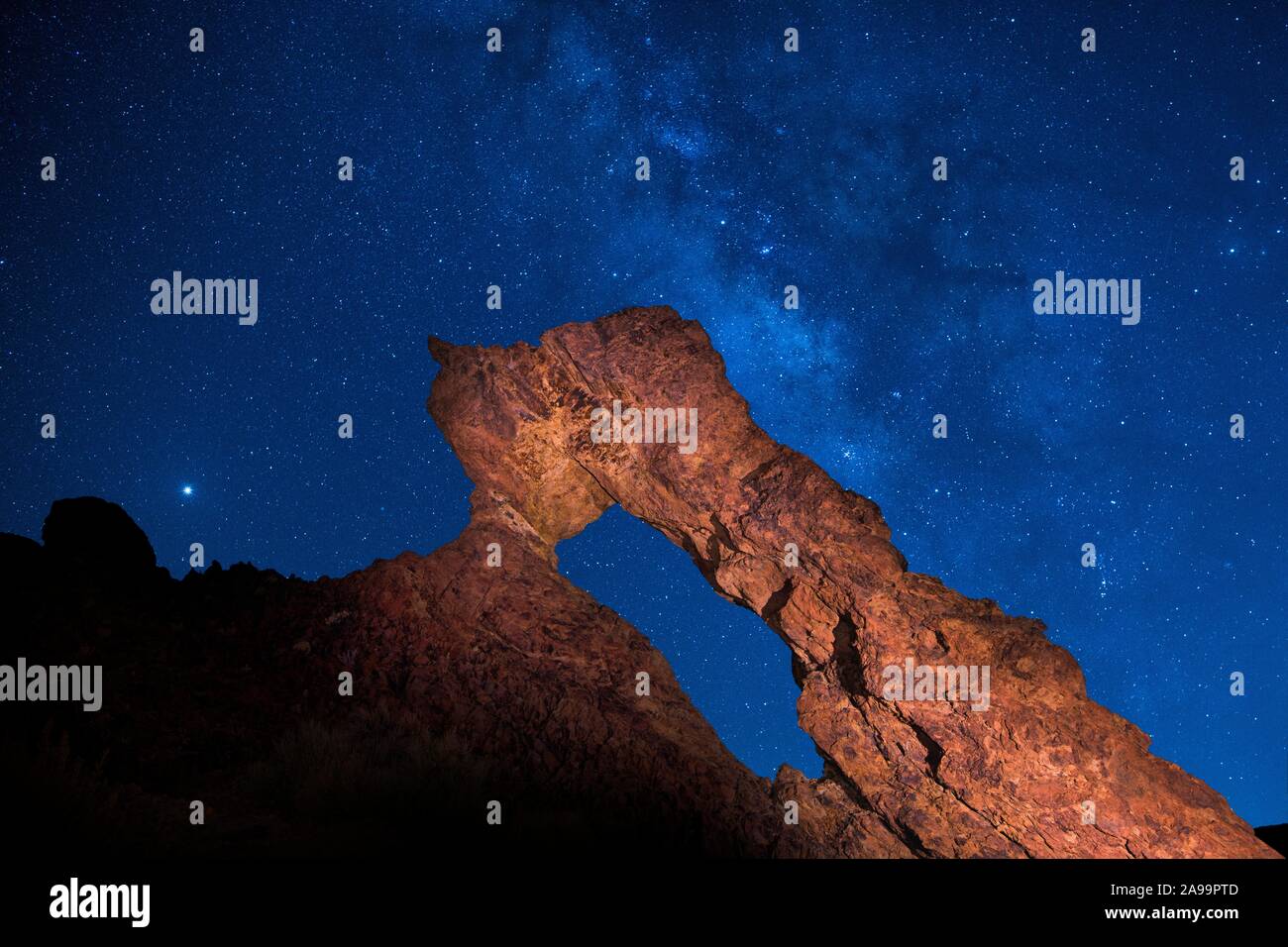 Schwaiger Schuhe éclairé de la Reina, l'imprimeur de la chaussure avec ciel étoilé, Voie Lactée, Nouvelle Lune, nuit, Las Canadas, le Parc National du Teide, Tenerife, Canary Banque D'Images