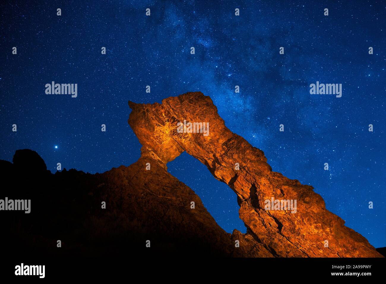 Schwaiger Schuhe éclairé de la Reina, l'imprimeur de la chaussure avec ciel étoilé, Voie Lactée, Nouvelle Lune, nuit, Las Canadas, le Parc National du Teide, Tenerife, Canary Banque D'Images