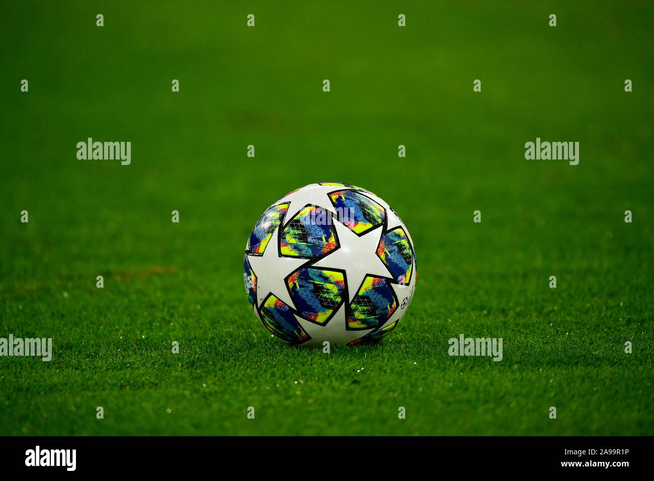 Champions league ball adidas final Banque de photographies et d'images à  haute résolution - Alamy