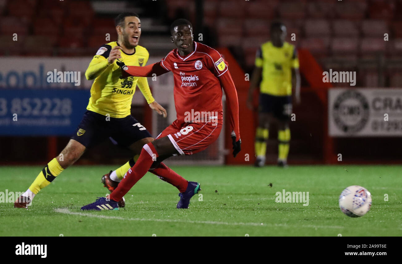 L'Panutche ville de Crawley Camara au cours de la correspondance entre Trophée Leasing.com Crawley Town et Oxford United au stade de pension Peuples Crawley. 12 Novembre 2019 Banque D'Images