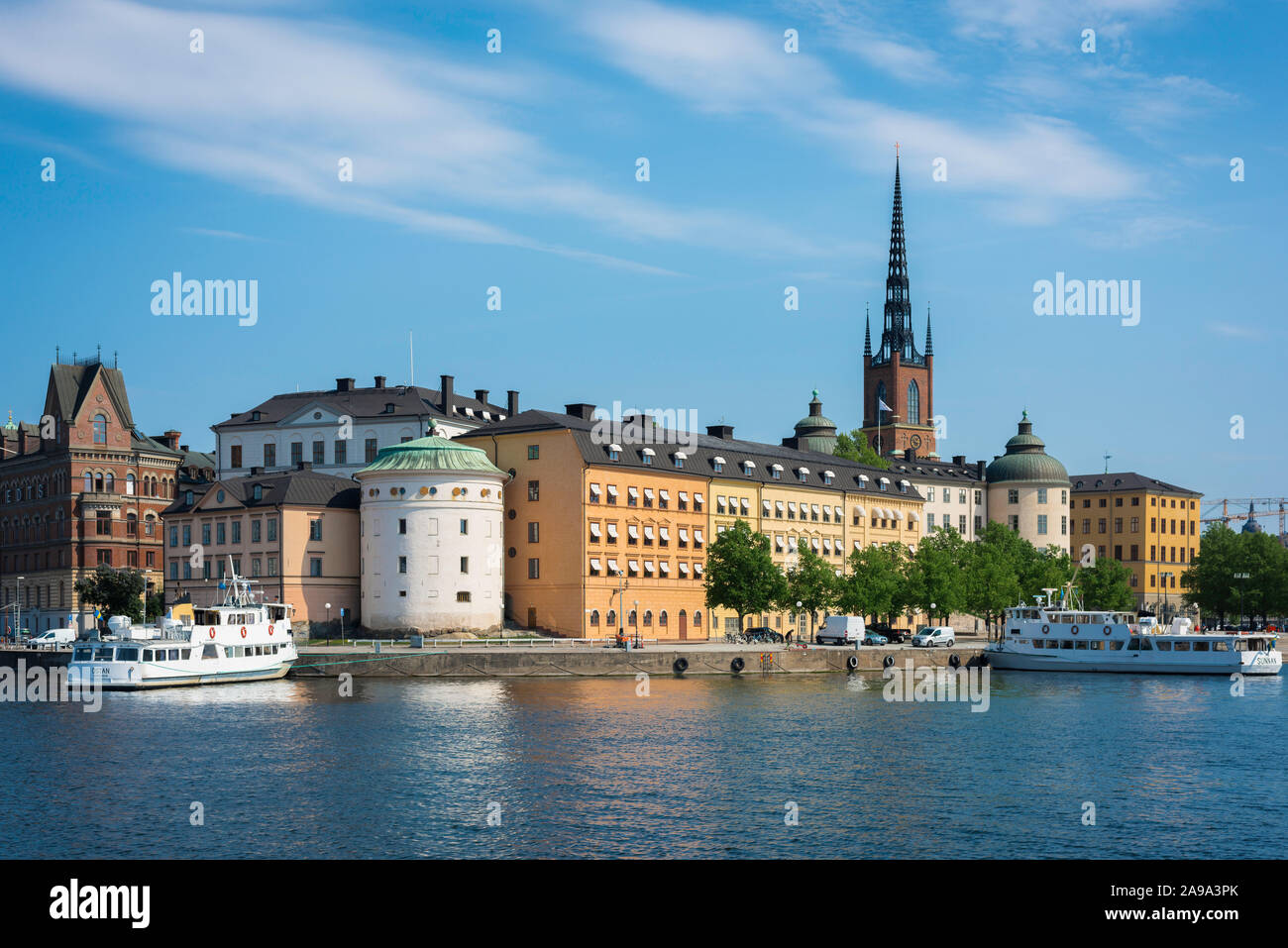 Riddarholmen, Stockholm voir en été dans l'ensemble vers l'île de Riddarholmen Riddarfjärden dans le centre historique de la ville de Stockholm, en Suède. Banque D'Images