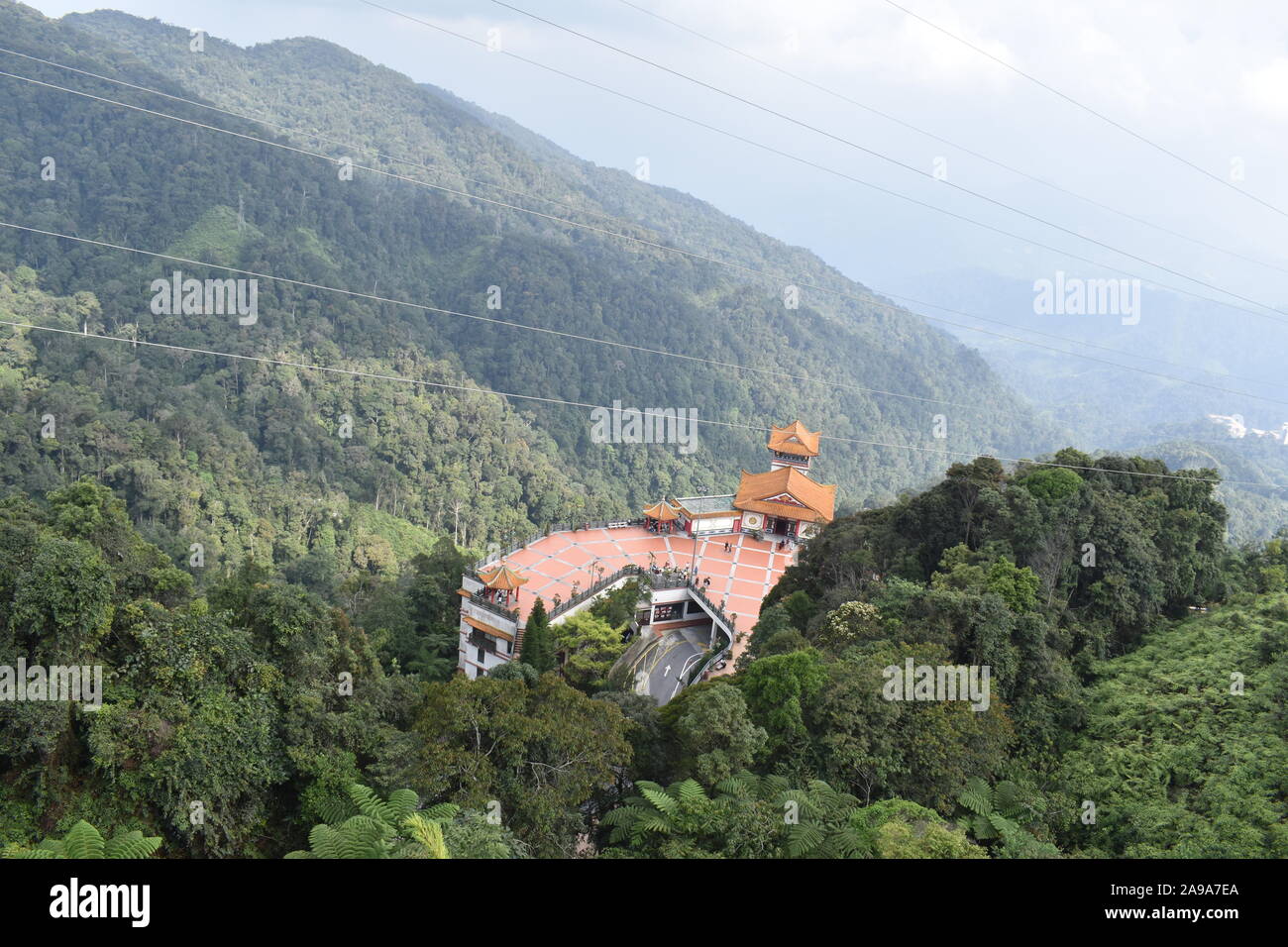 Photo de paysage chin swee temple situé sur les collines, entouré de verdure tout autour de Banque D'Images
