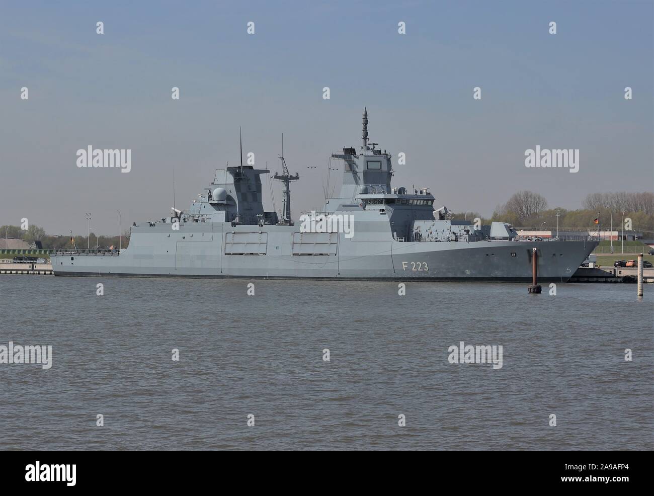 Frégate allemande F 223 NORDRHEIN-WESTFALEN amarré à la base navale de Wilhelmshaven, Allemagne Banque D'Images