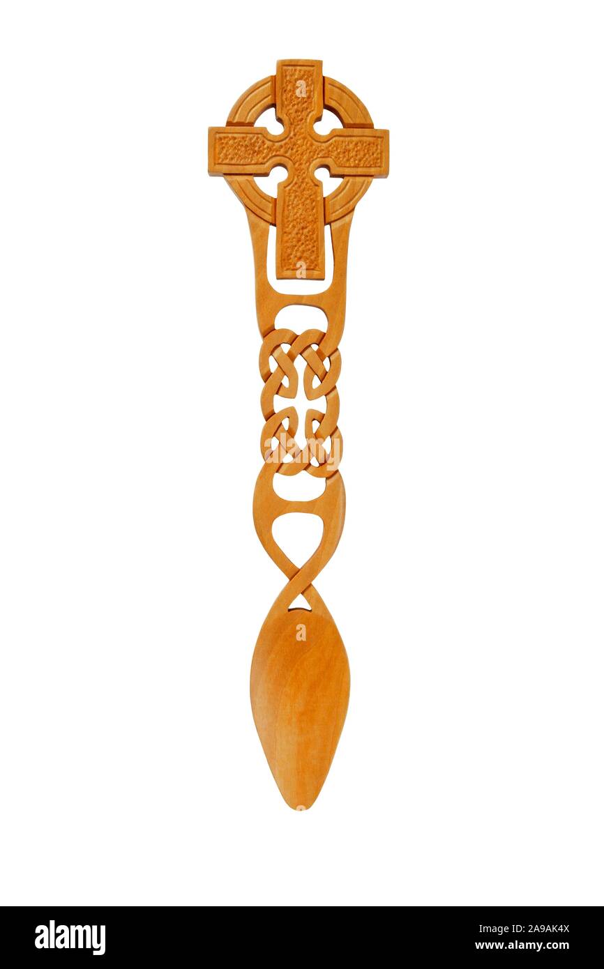 Croix celtique en bois isolé sur fond blanc Banque D'Images