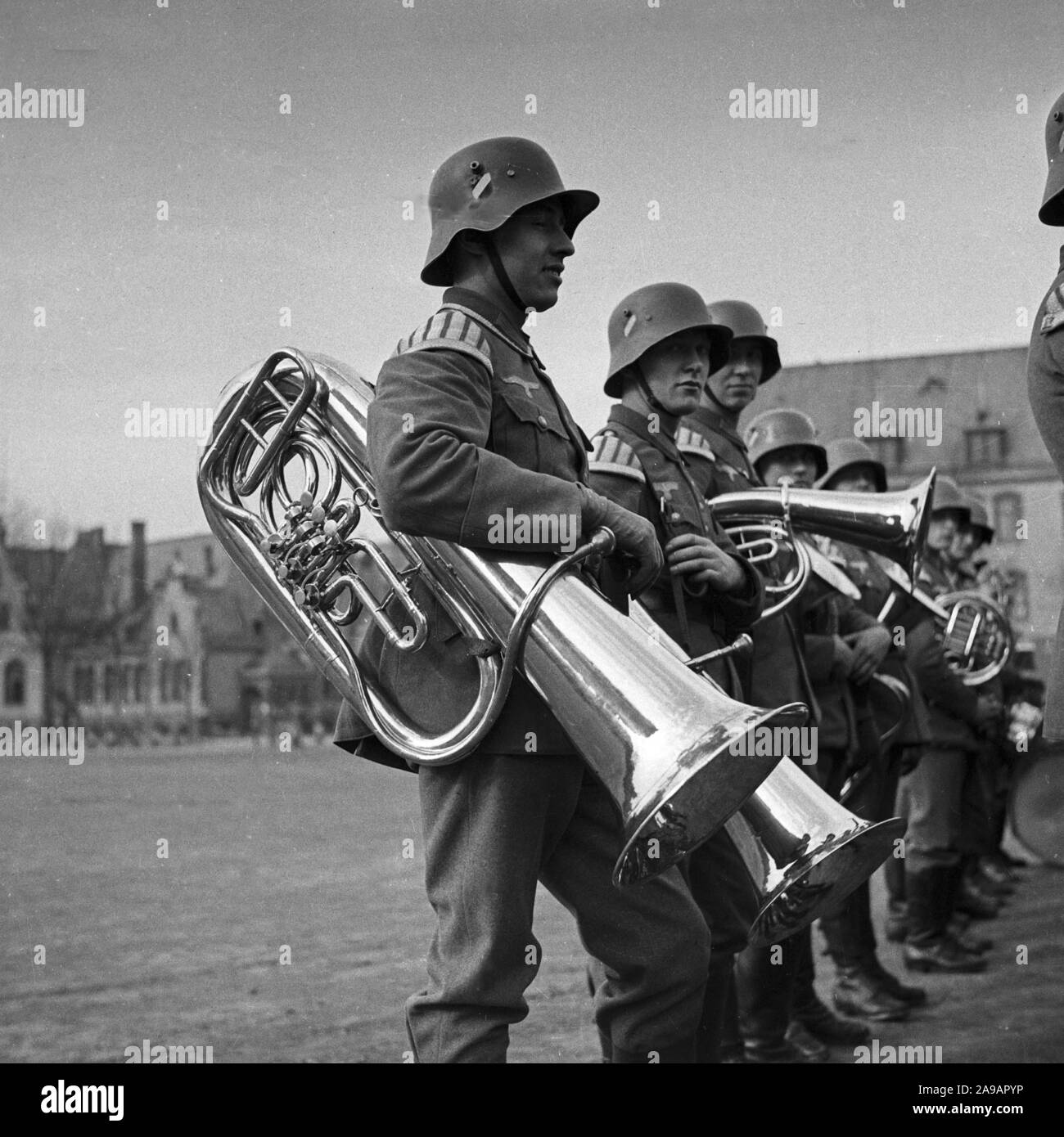 Les recrues de l'armée de la Wehrmacht allemande montrent leurs capacités sur un jour à leur caserne, Allemagne 1930. Banque D'Images