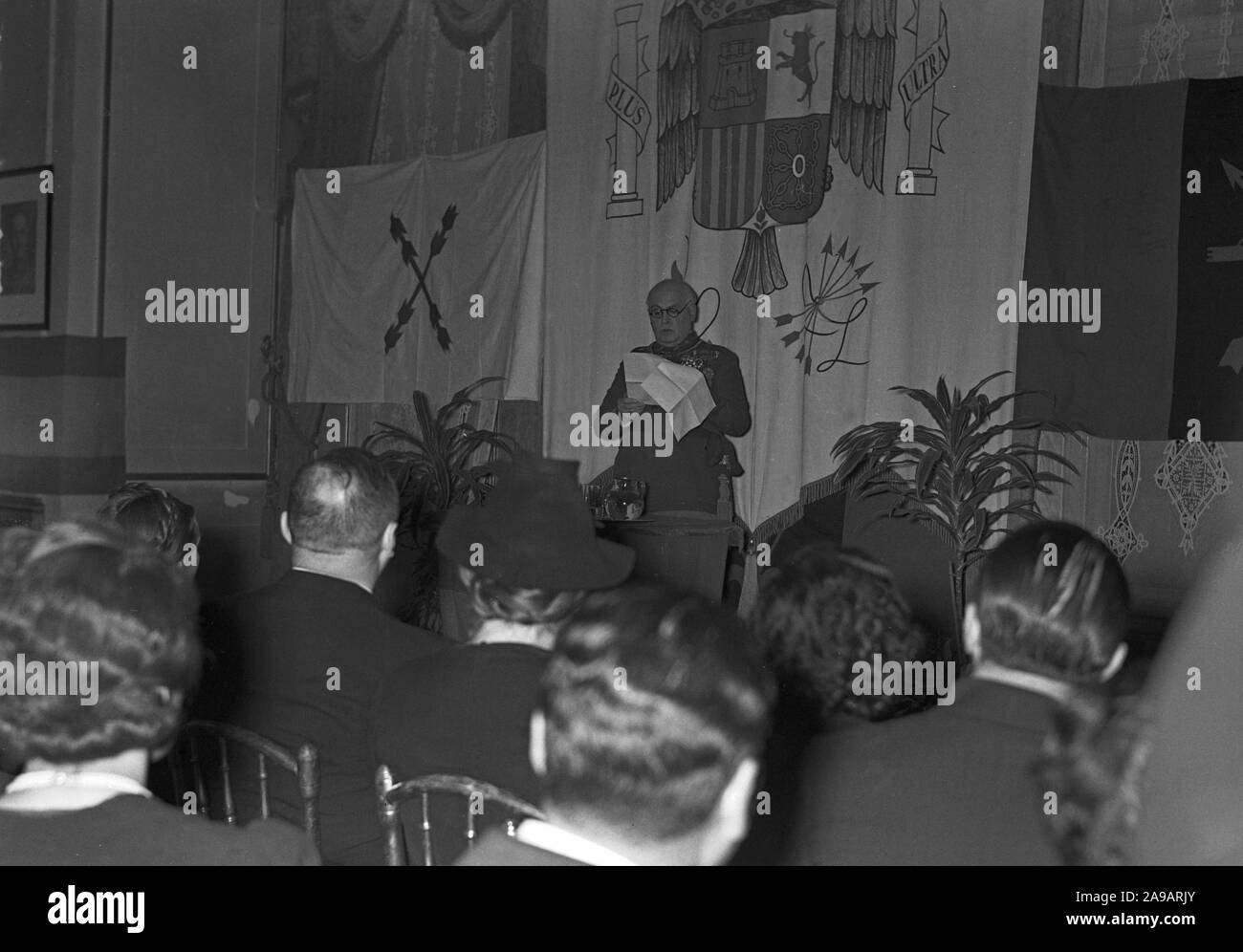Les diplomates allemands à un recreption à l'ambassade d'Espagne à Berlin, Allemagne 1940. Banque D'Images