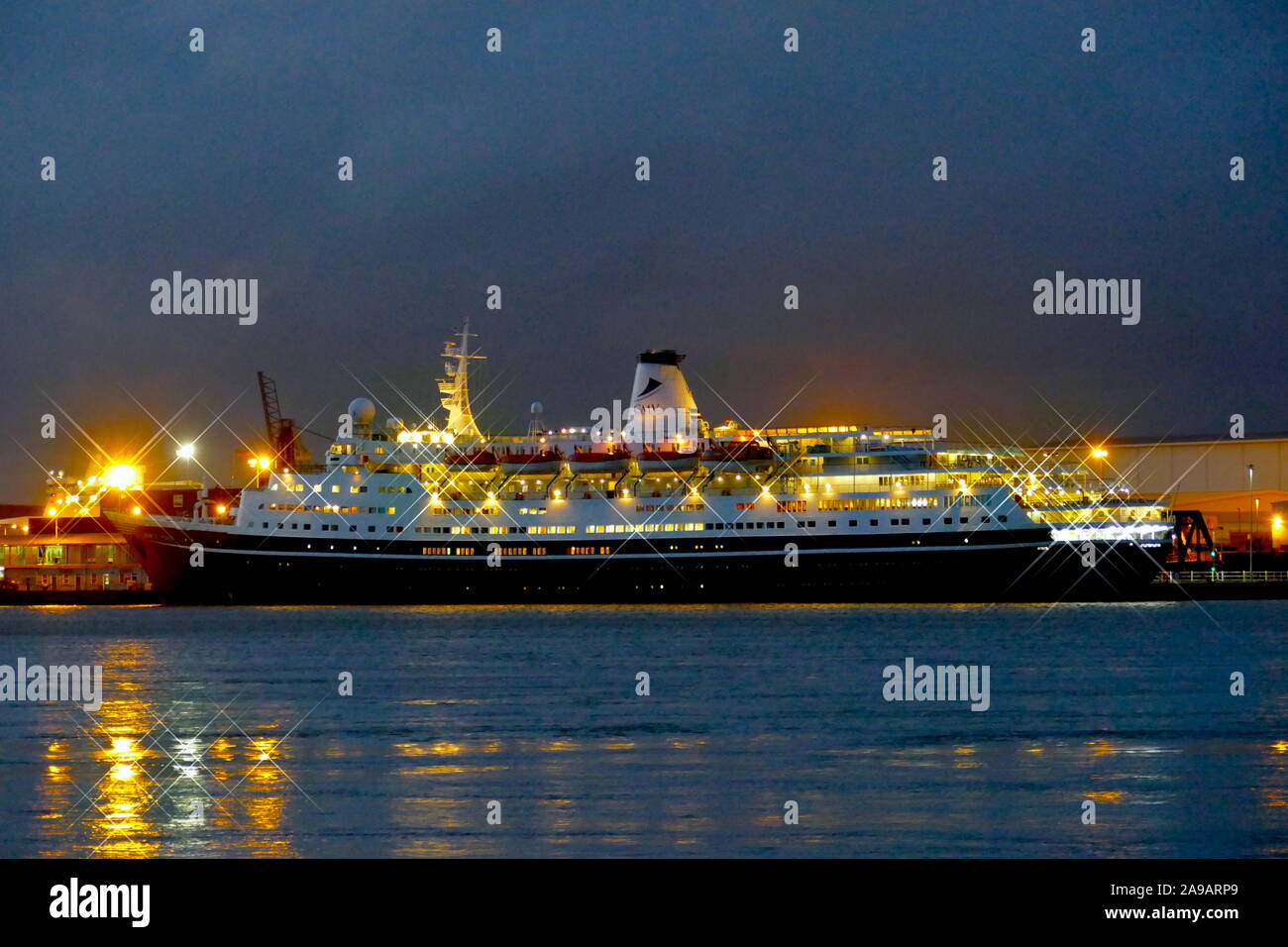 Marco Polo est un paquebot de croisière classique appartenant à la flotte de CMV. Elle est amarrée à London International Cruise Terminal Tilbury. Banque D'Images