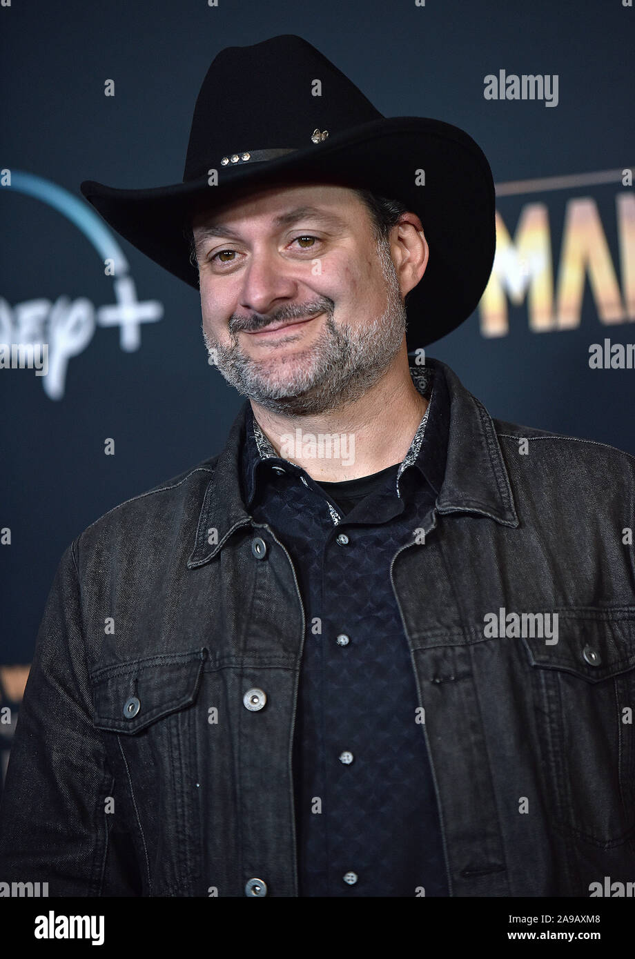 Los Angeles, United States. 14Th Nov, 2019. Producteur exécutif et directeur Dave Filoni arrive pour la première de Disney 's 'La Mandalorian" au El Capitan Theatre de Los Angeles, Californie Le mercredi, Novembre 13, 2019. Photo de Chris Chew/UPI UPI : Crédit/Alamy Live News Banque D'Images