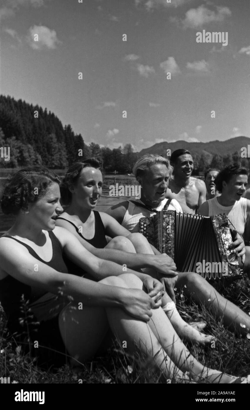 Les membres de la formation de groupe gymnastique KdF dans la zone d'Allgaeu, Allemagne 1930. Banque D'Images