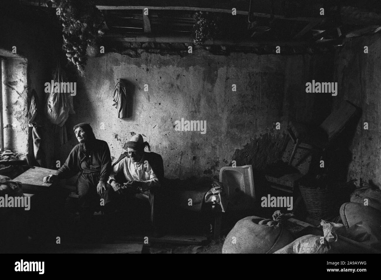 La famille de Pali, TORROVIC, Albanie. 1992. Banque D'Images