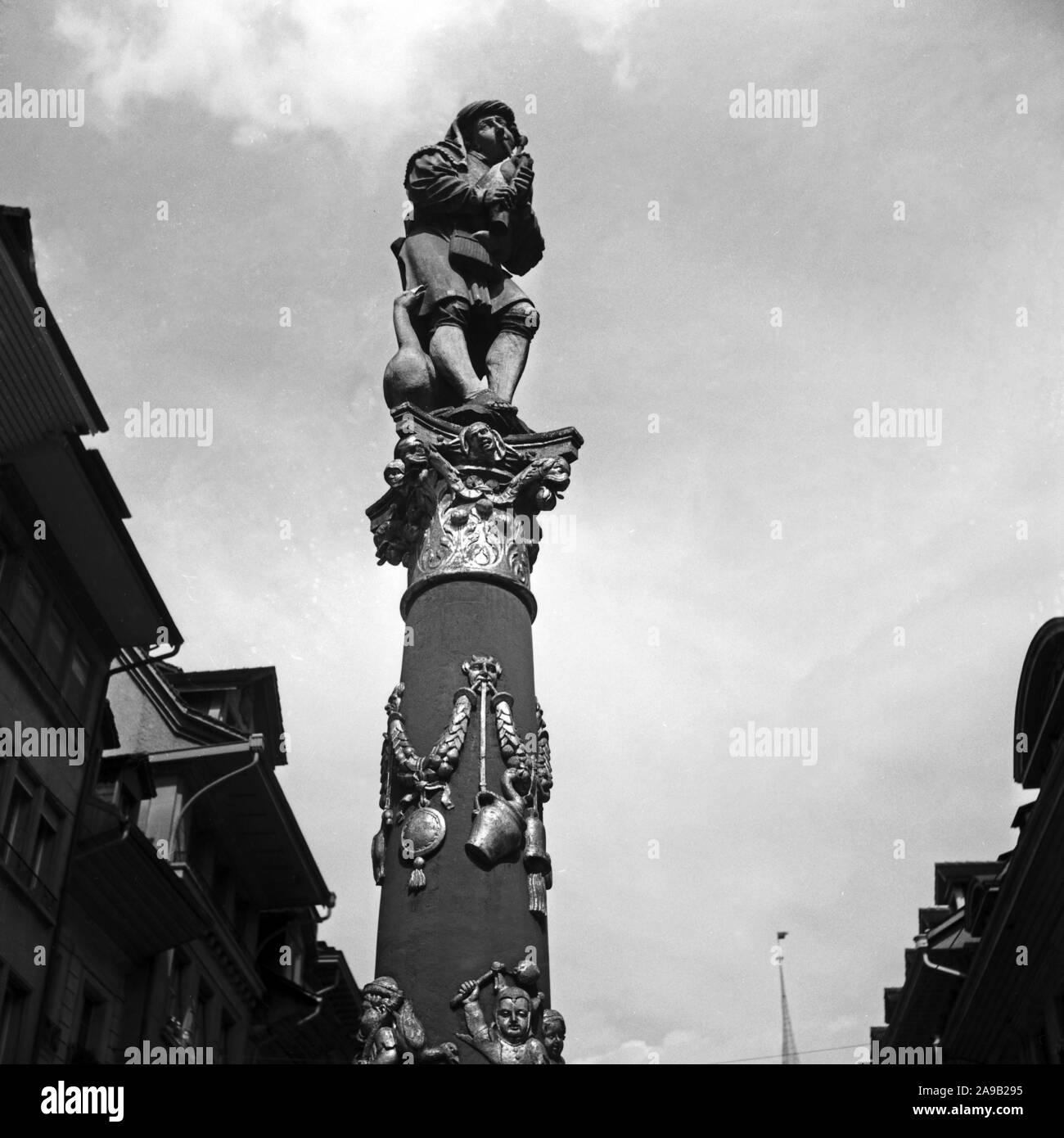Pfeiferbrunnen fontaine à la vieille ville de Berne, Suisse, 1950. Banque D'Images